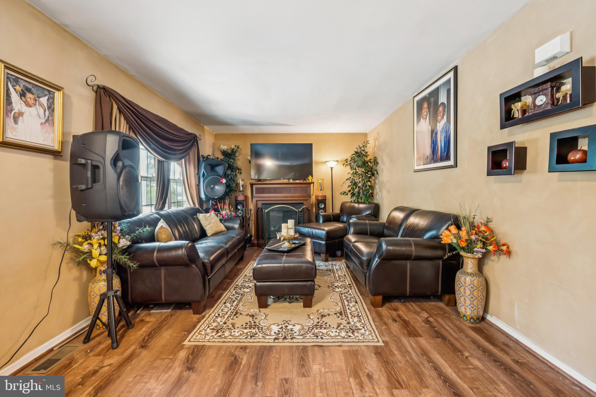 975 LINDSEY DRIVE