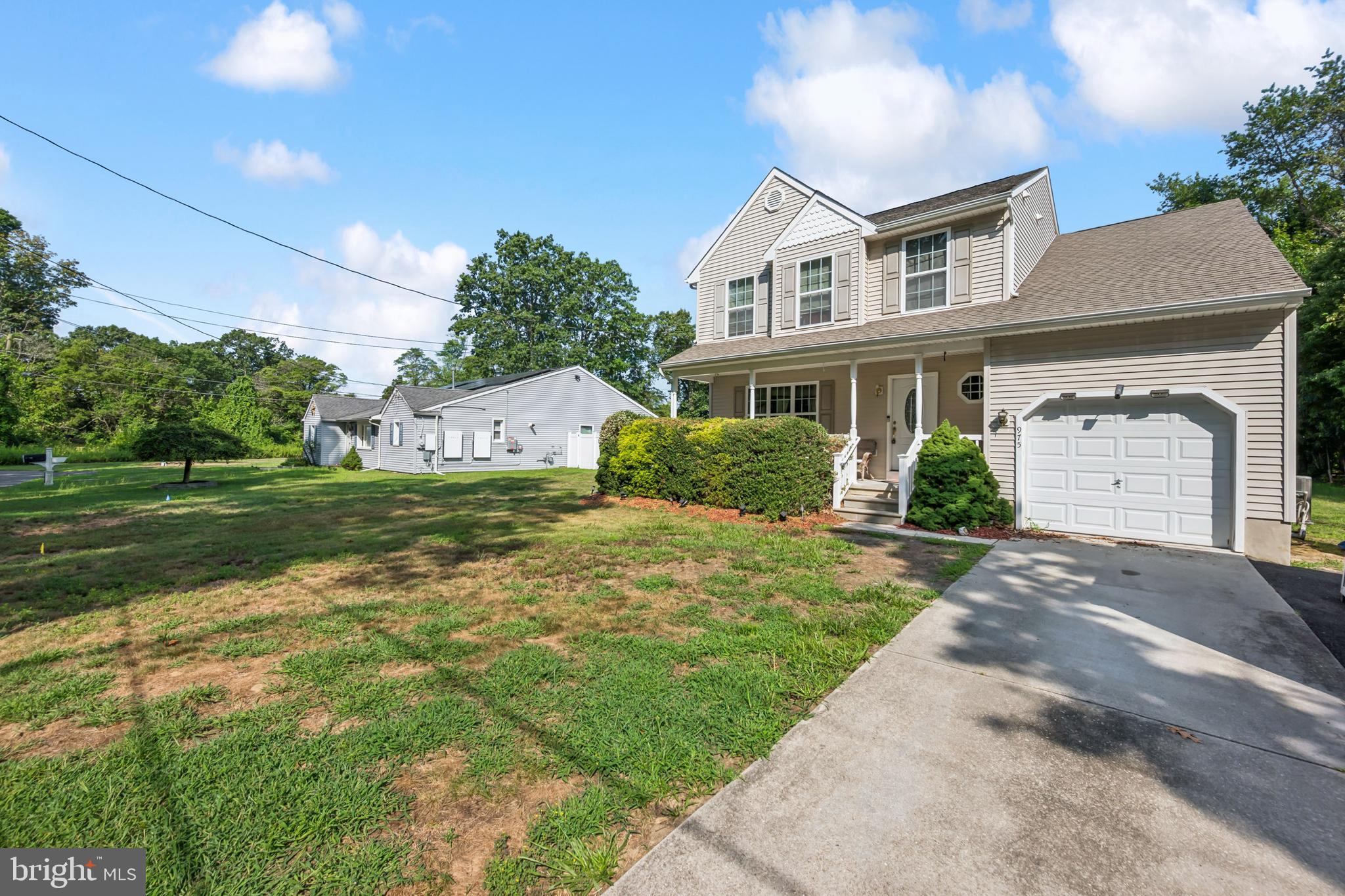 975 LINDSEY DRIVE