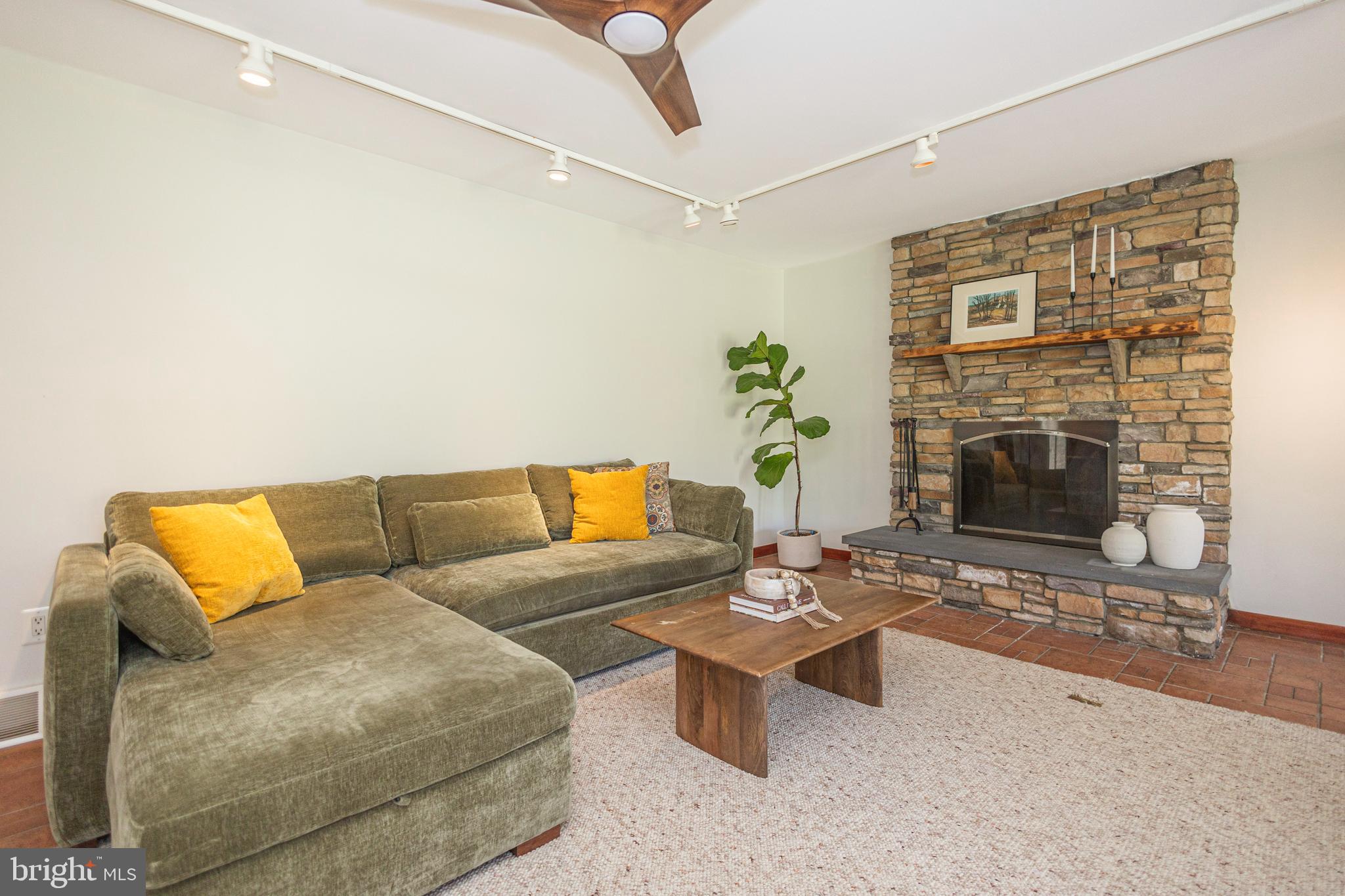 RIDGE VALLEY - Residential