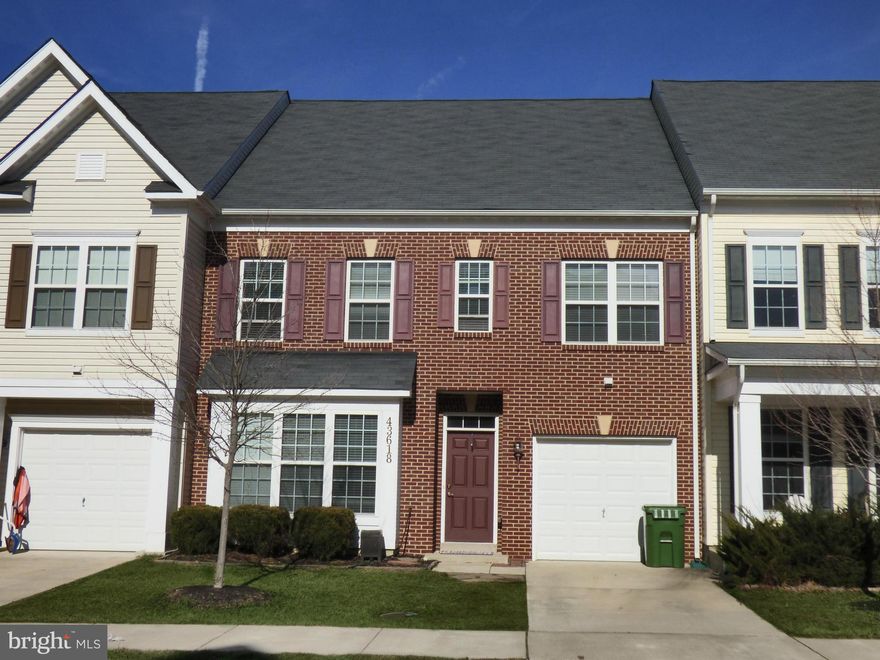 Beautiful home in excellent condition, Interior Decorator used for paint colors!  Extra large family room and sep dining room with an eat in kitchen gives many entertaining options.   Priced to go fast!  There has NEVER been smoking allowed in this home.  Home & carpet professionally cleaned!  Pool membership and trash pickup are included in rent payment.  Close to PAX, shopping and parks