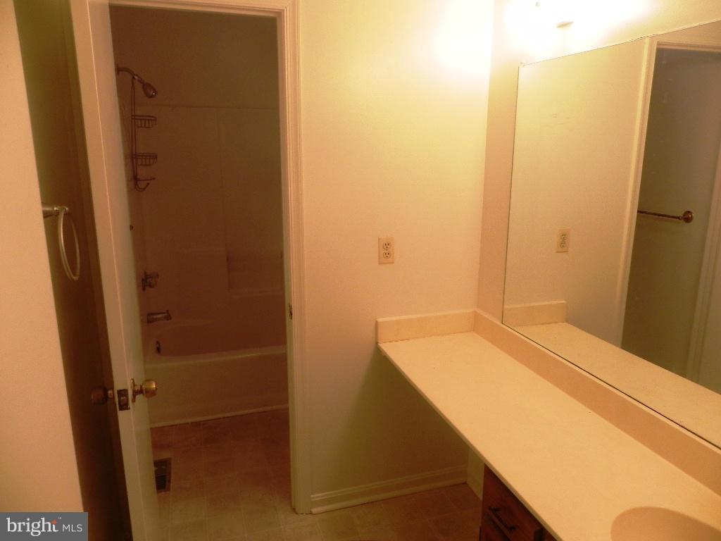 TANGLEWOOD TOWNHOMES SUB - Residential Lease