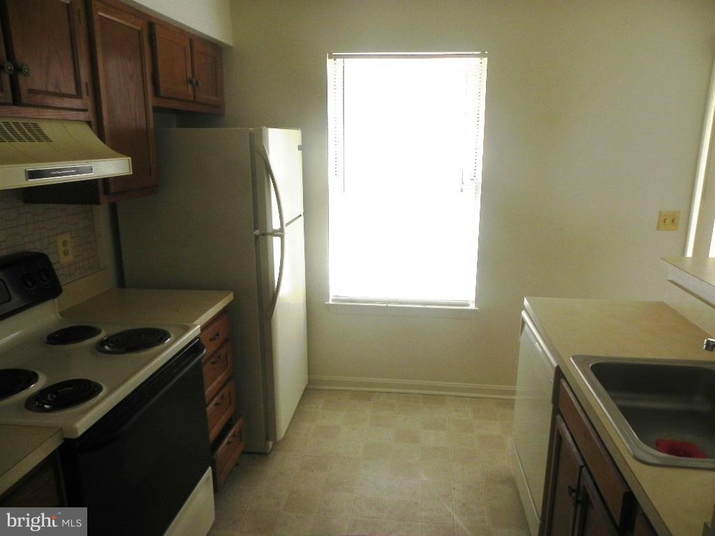 TANGLEWOOD TOWNHOMES SUB - Residential Lease