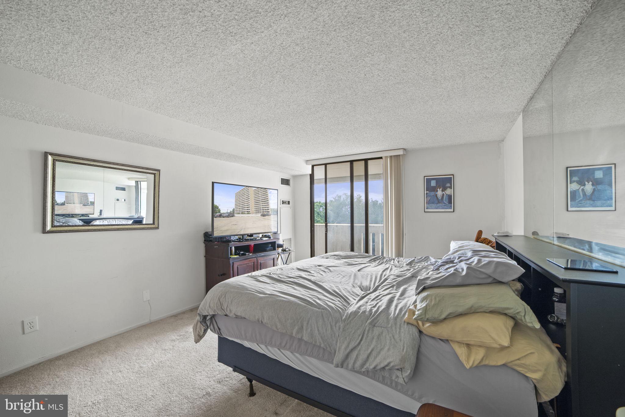 ALEXANDRIA KNOLLS - Residential