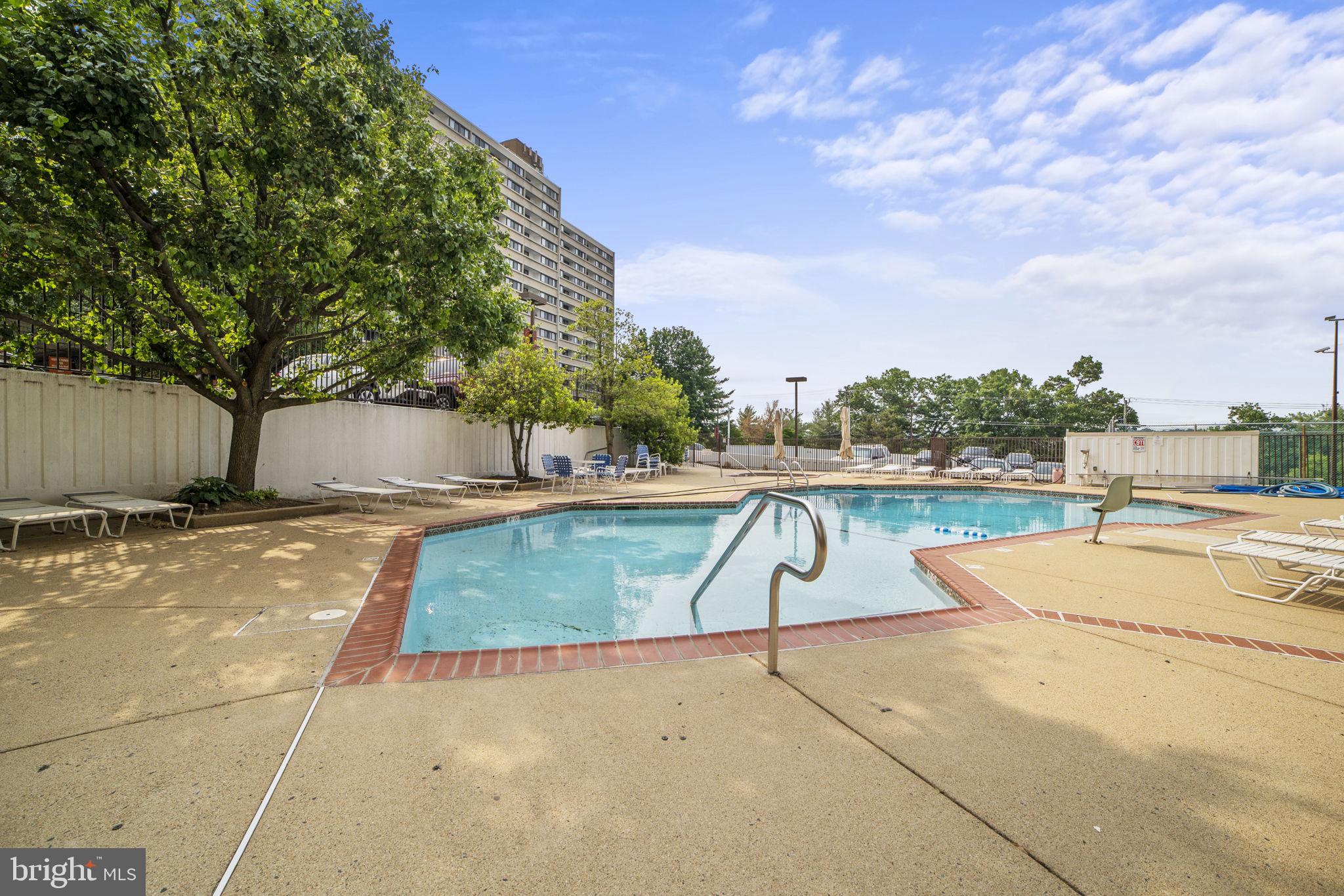 ALEXANDRIA KNOLLS - Residential