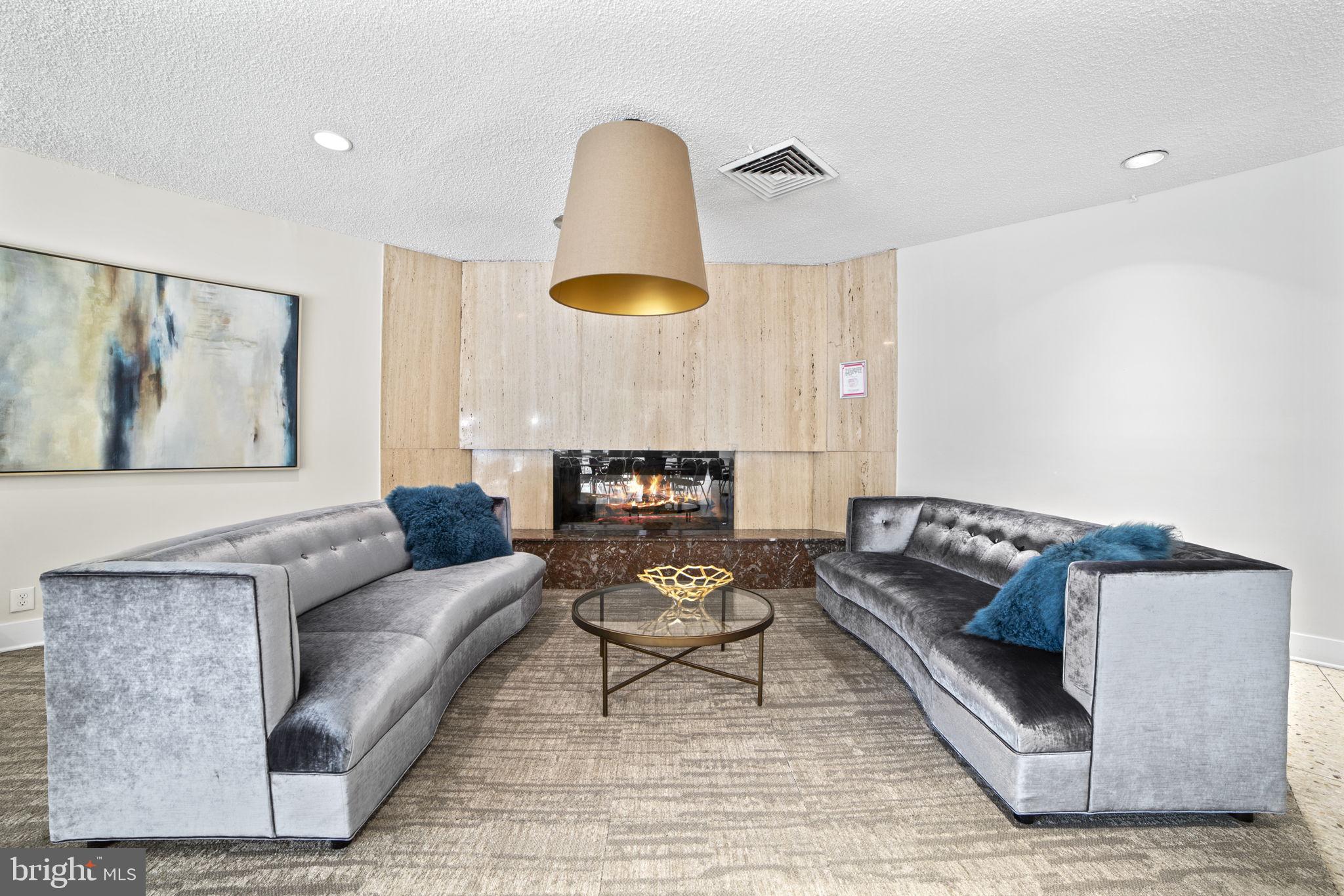 ALEXANDRIA KNOLLS - Residential