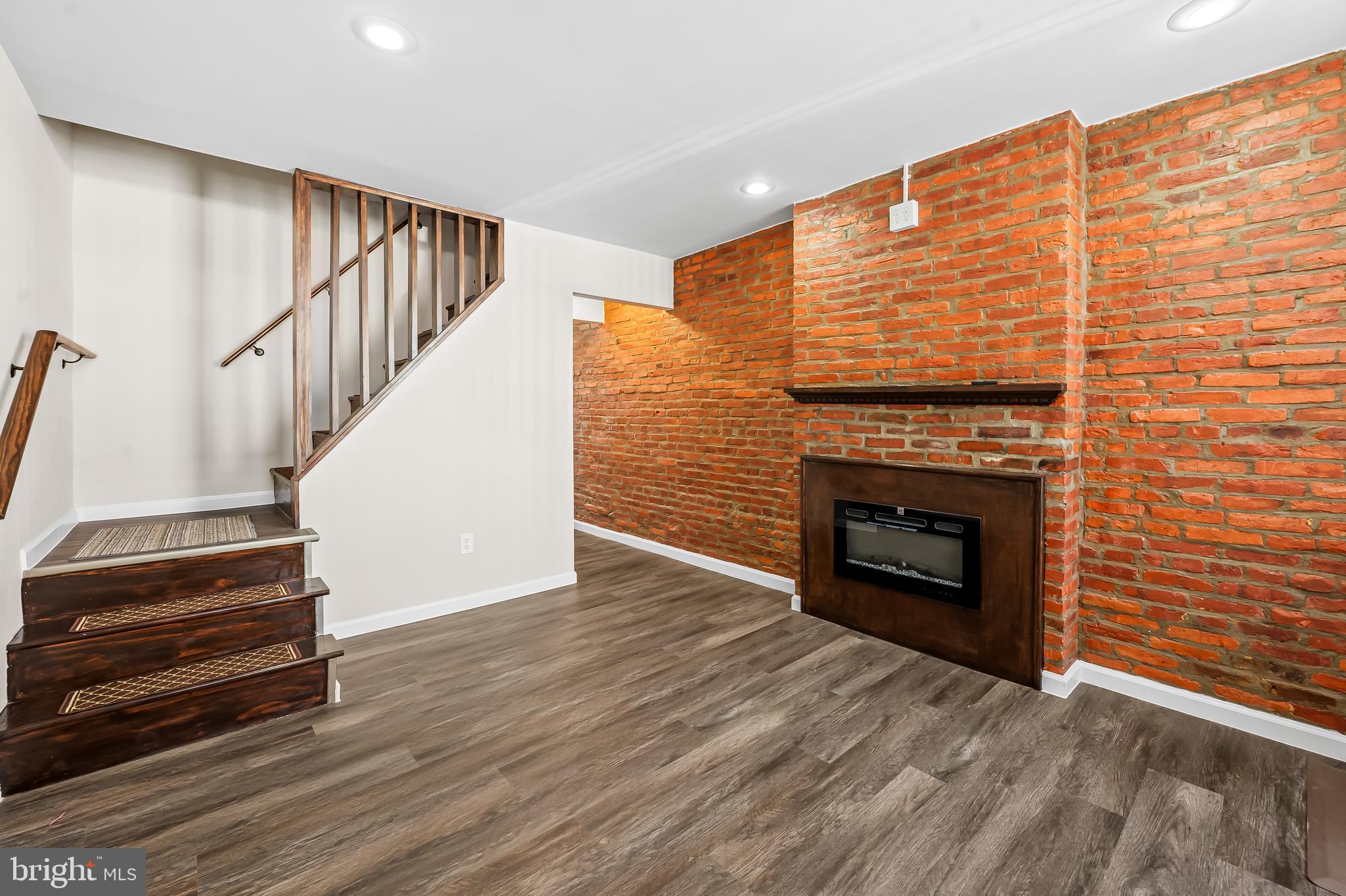 GREENMOUNT WEST - Residential