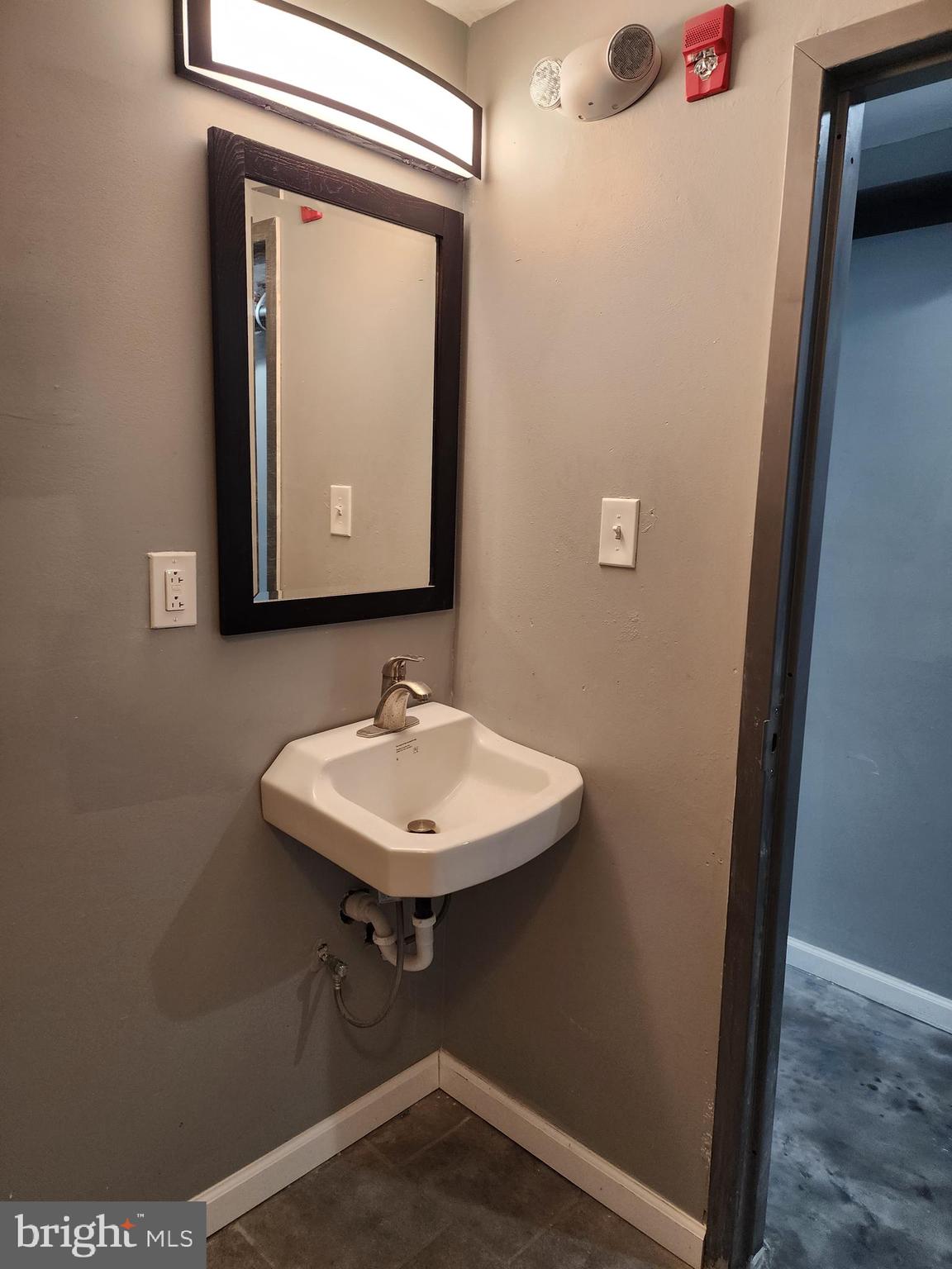 ALLEGHENY WEST - Commercial Lease