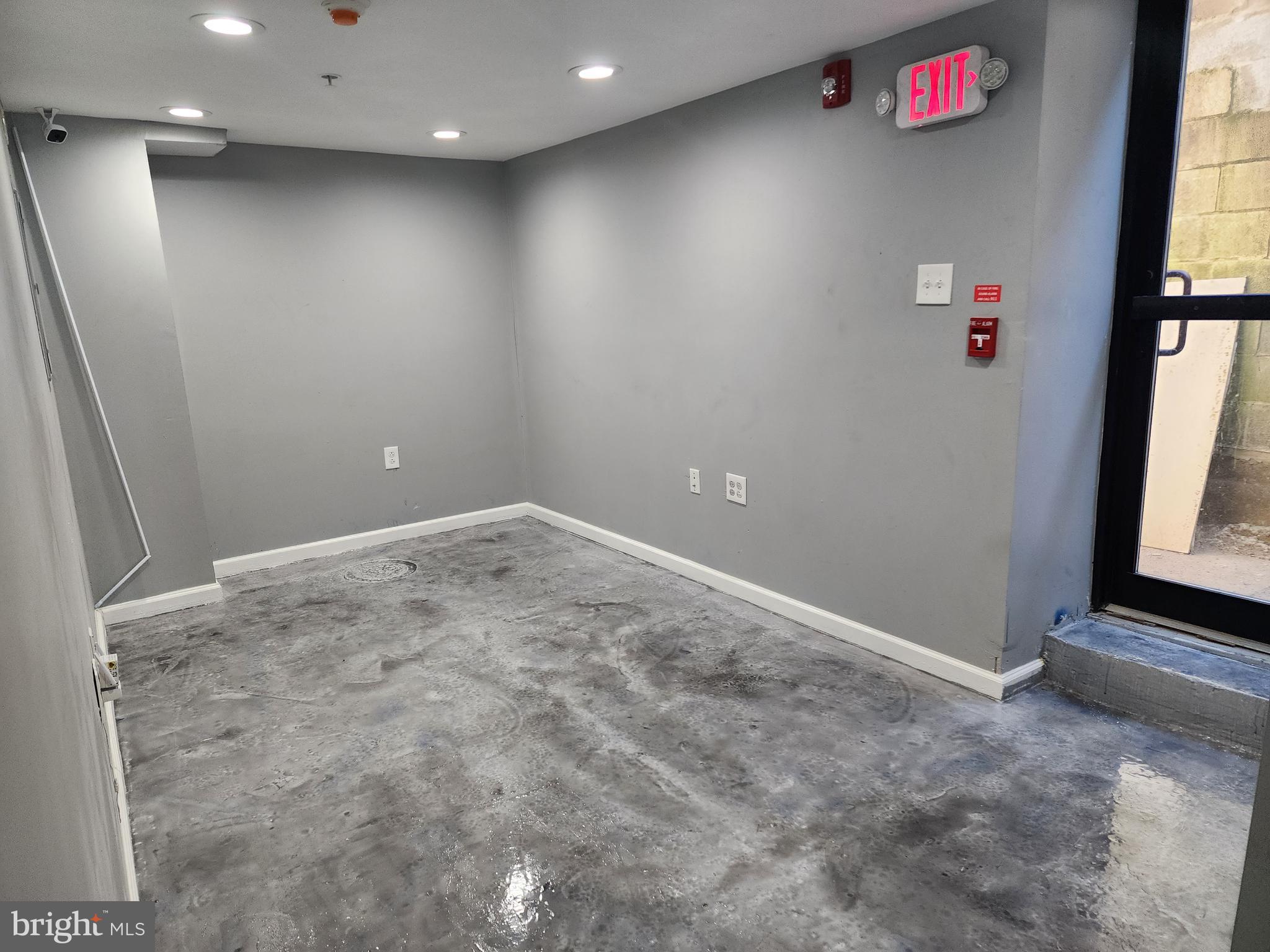 ALLEGHENY WEST - Commercial Lease