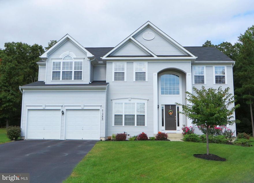 Beautiful home! 3200+sf inc huge open living space with kitchen/sunroom/family rm, lots of natural light. DR, LR, office, too. Spacious MBR w/sitting area, bath w/soak tub & shower, large WIC; four MORE bedrooms upstairs--2 have walk-in closets. Upstairs laundry has front-loaders which stay. Lovely cul-de-sac lot backs to trees; minutes to NAS PAX! No smokers, pets case-by-case.