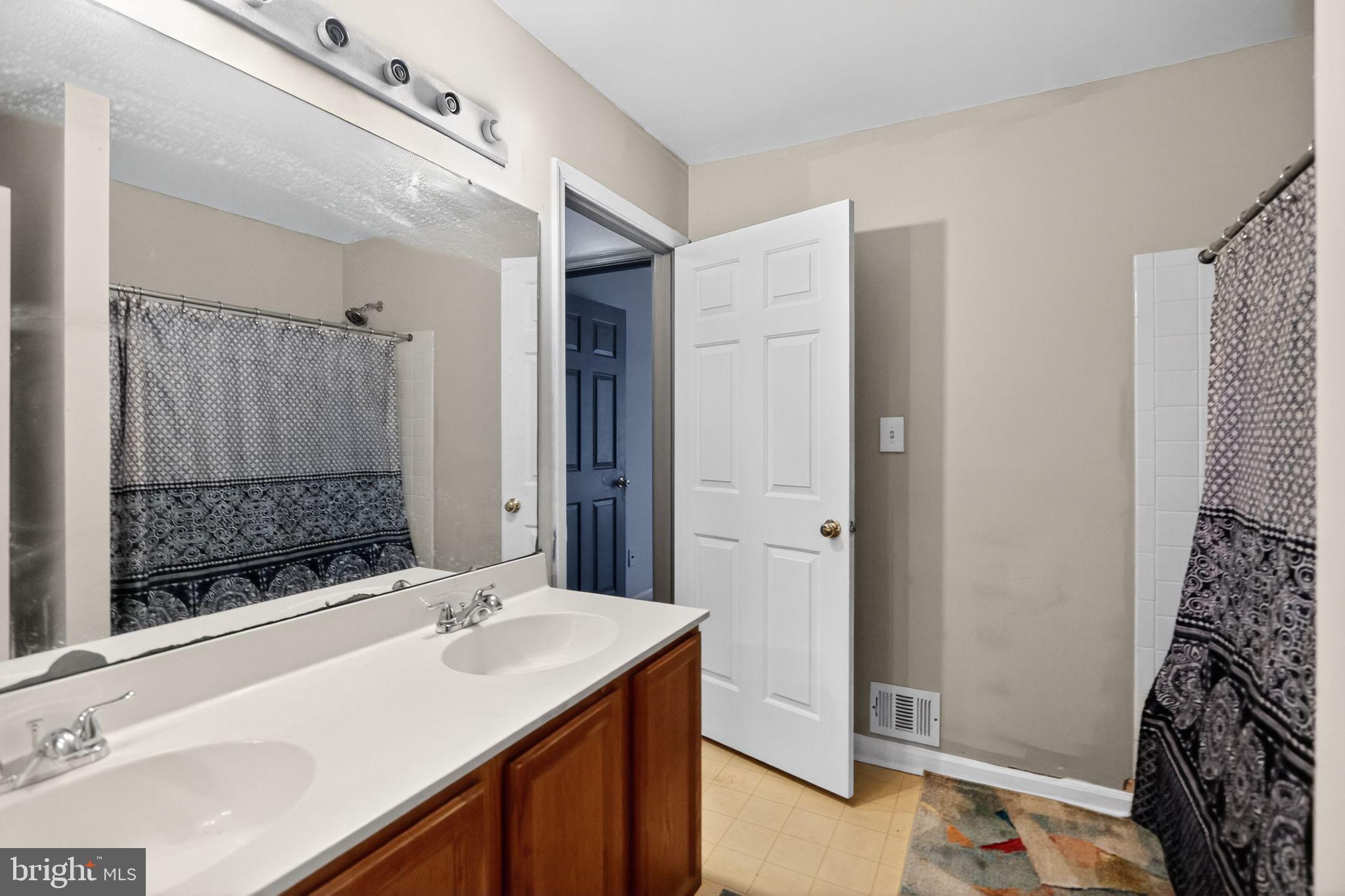 DEVILS REACH CONDOS - Residential