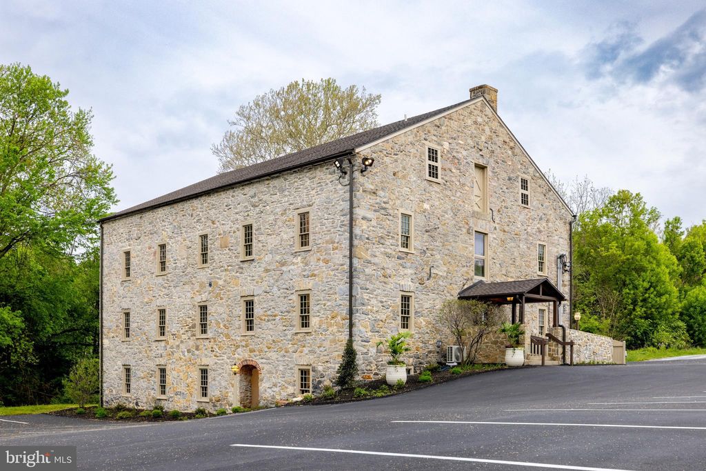 Photo of 1415 Oregon Road, LEOLA, PA 17540 (MLS # PALA2088514)