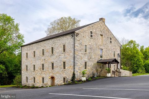 Photo of 1415 Oregon Road, LEOLA, PA 17540 (MLS # PALA2088514)