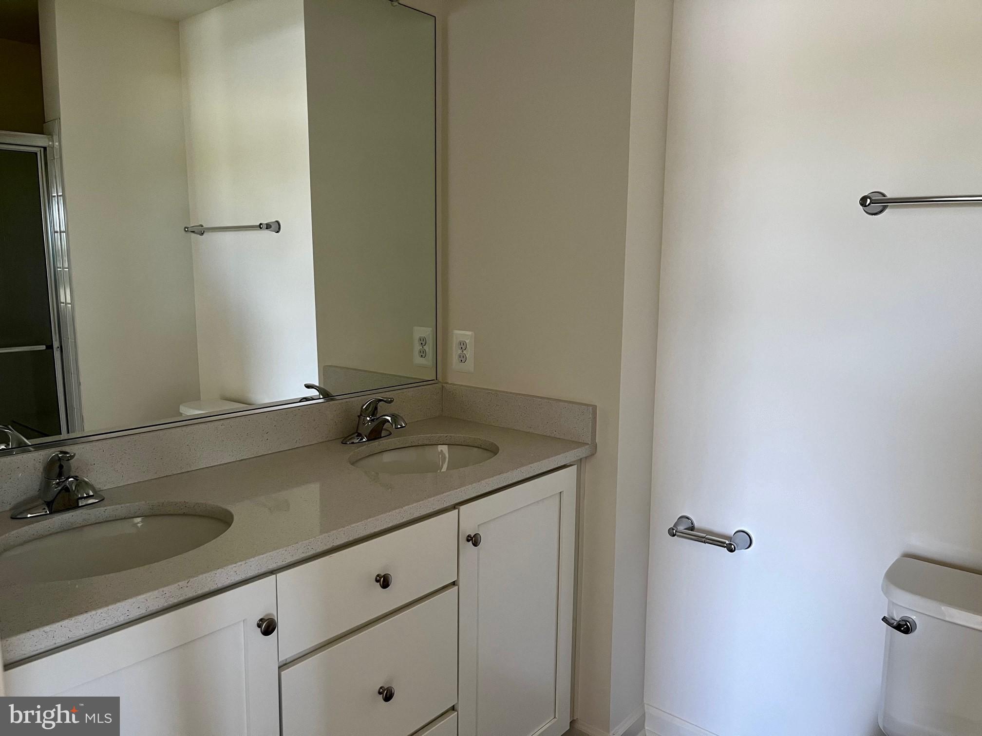 OVERLOOK AT RIVERSIDE TOWNHOMES - Residential