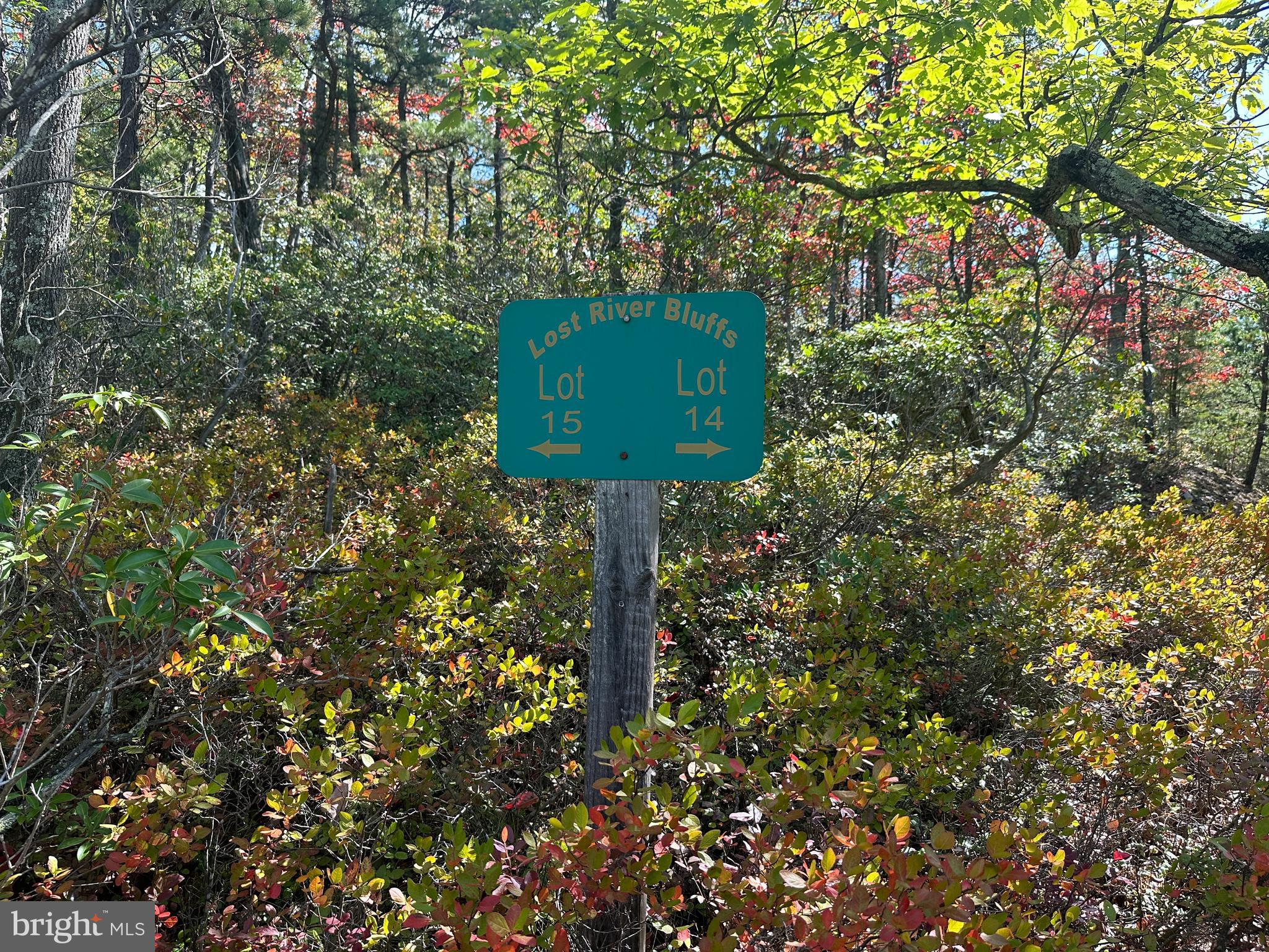 LOST RIVER BLUFFS - Land