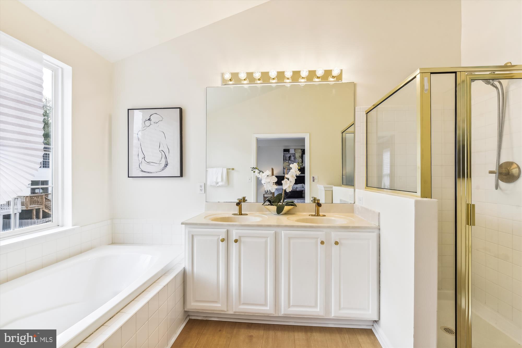 LONGMEAD - Residential