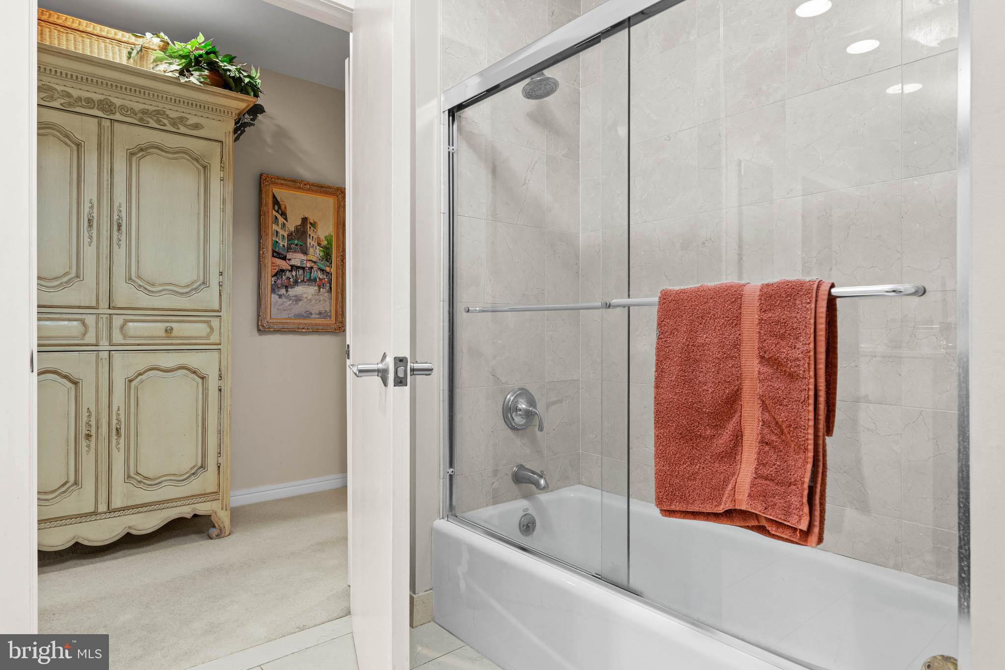 CORINTHIAN - Residential