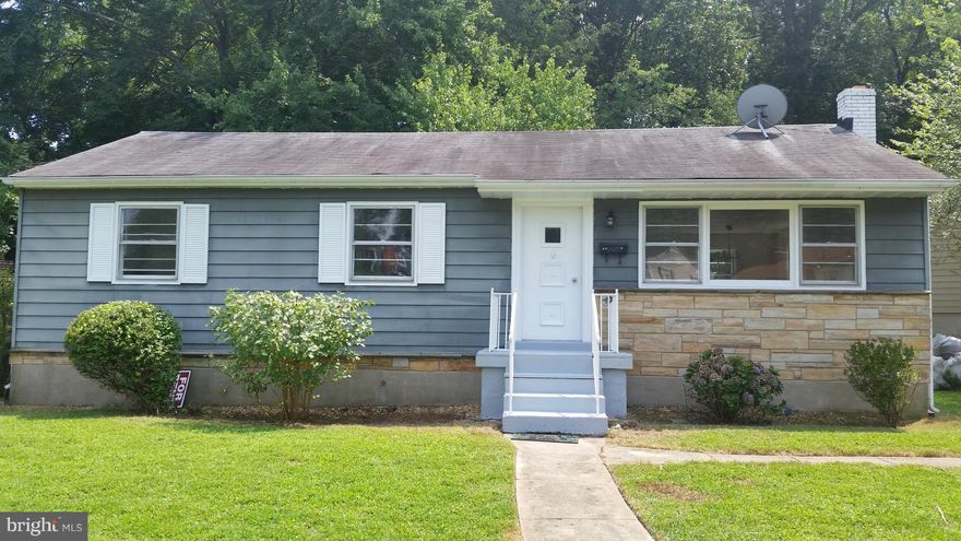 Beautiful 2 level SFH in a quiet community in the heart of Vienna. This property offers 3 Br, 1 Fb on mail level, separate living room, dining room. Fresh paint and refinished hardwood. Finished basement with optional 4th bedroom/den, full bath and family room/recreation room. Great schools, minutes from shopping and restaurants. Easy access to major commuter routes and public transportation.