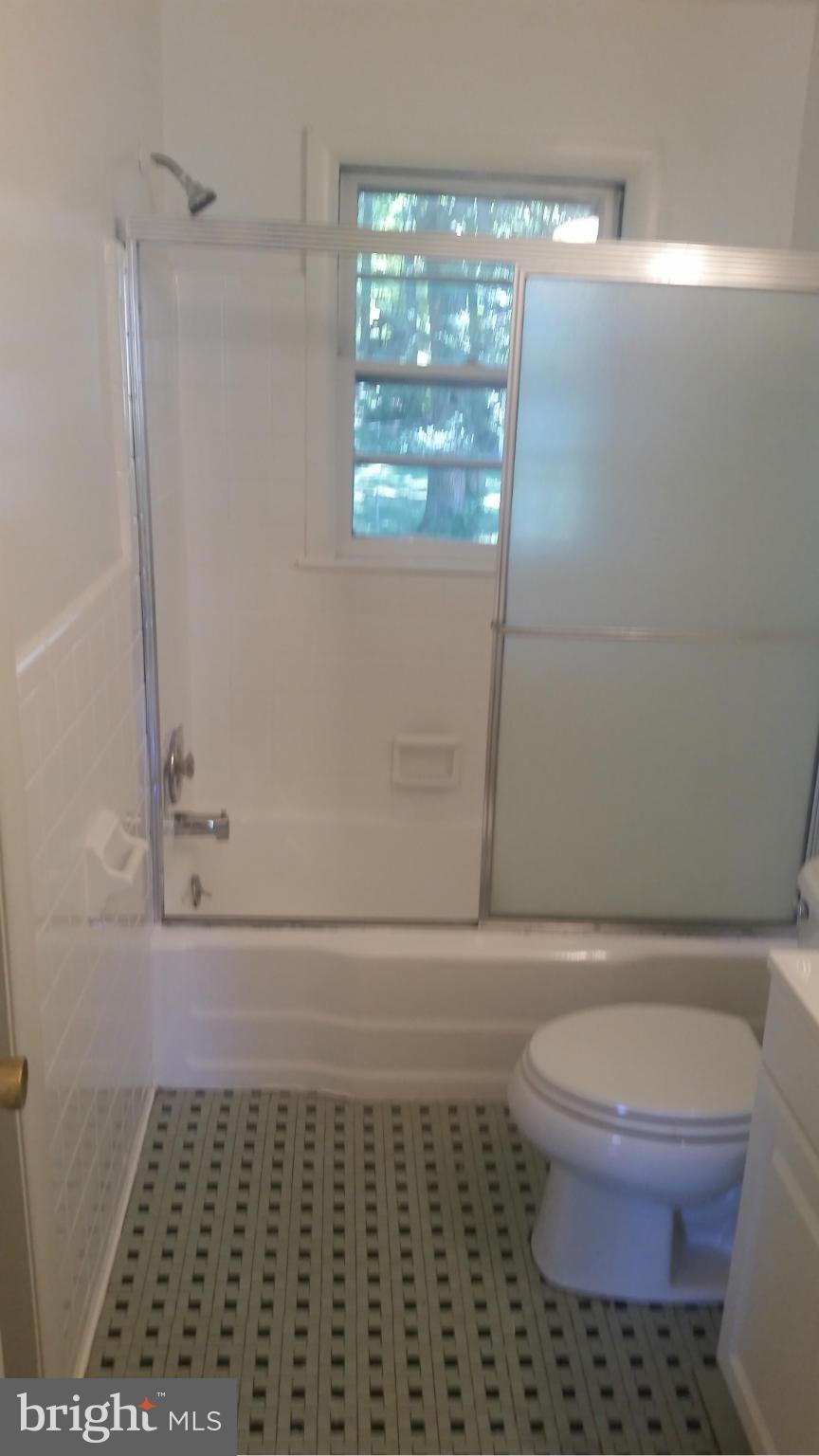 VIENNA WOODS - Residential Lease