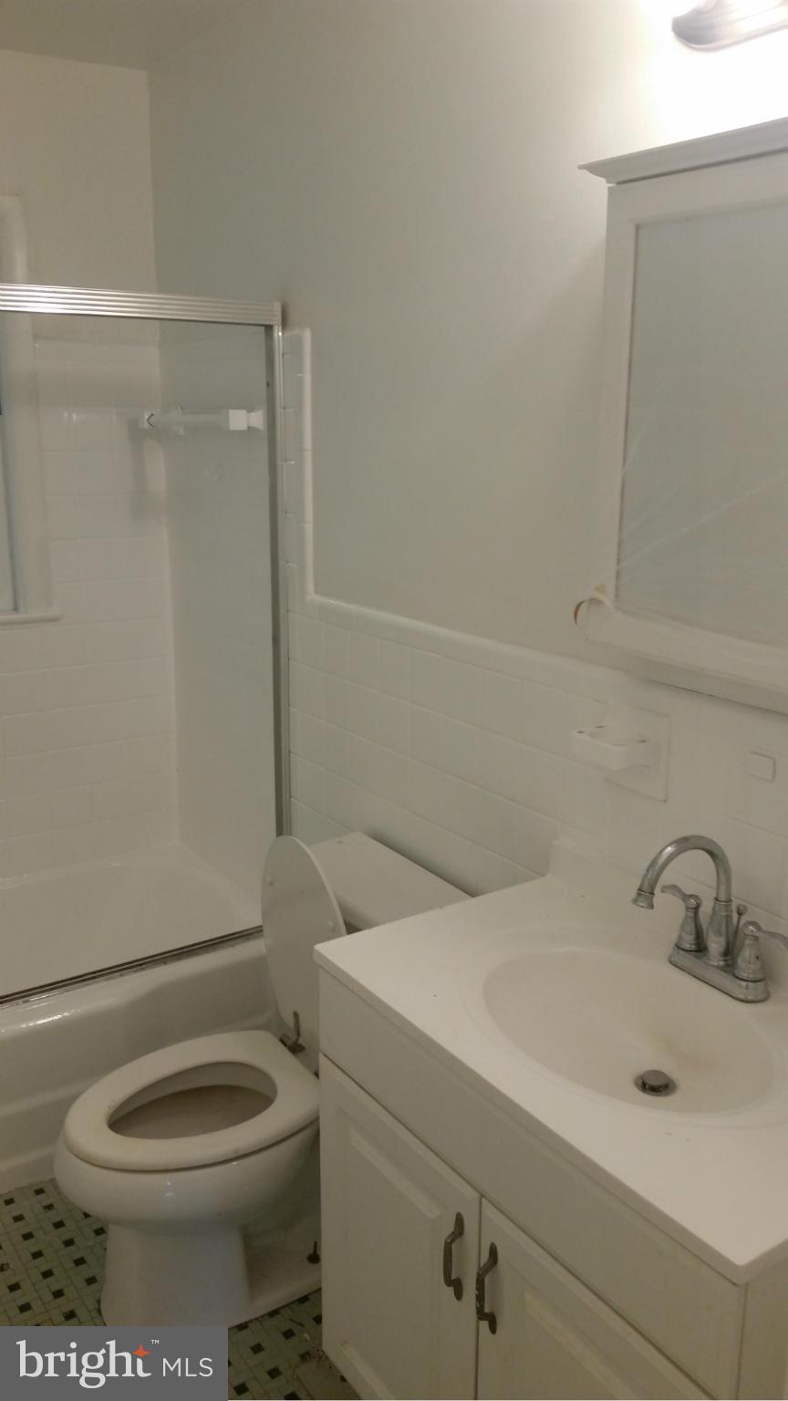 VIENNA WOODS - Residential Lease