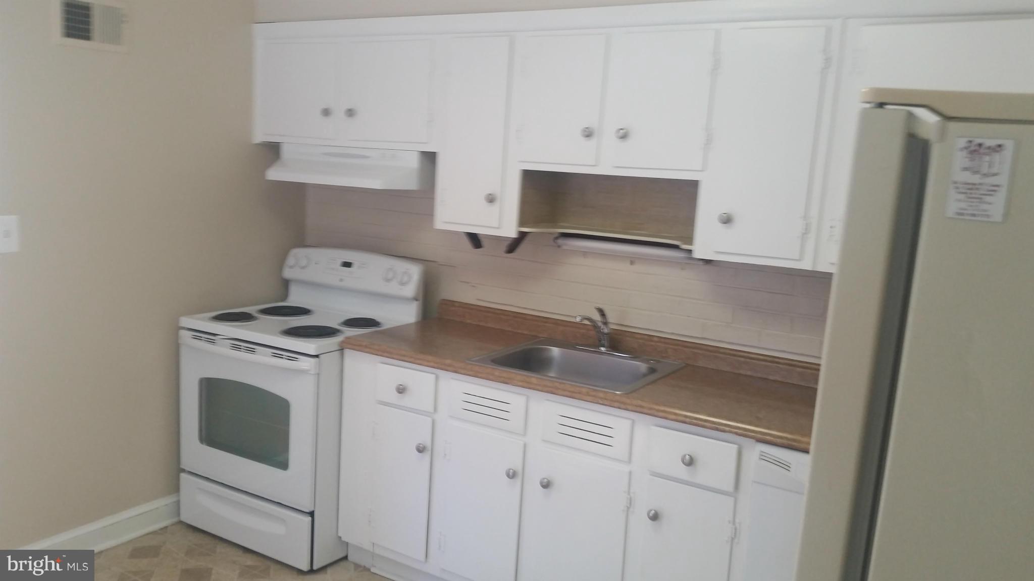 VIENNA WOODS - Residential Lease