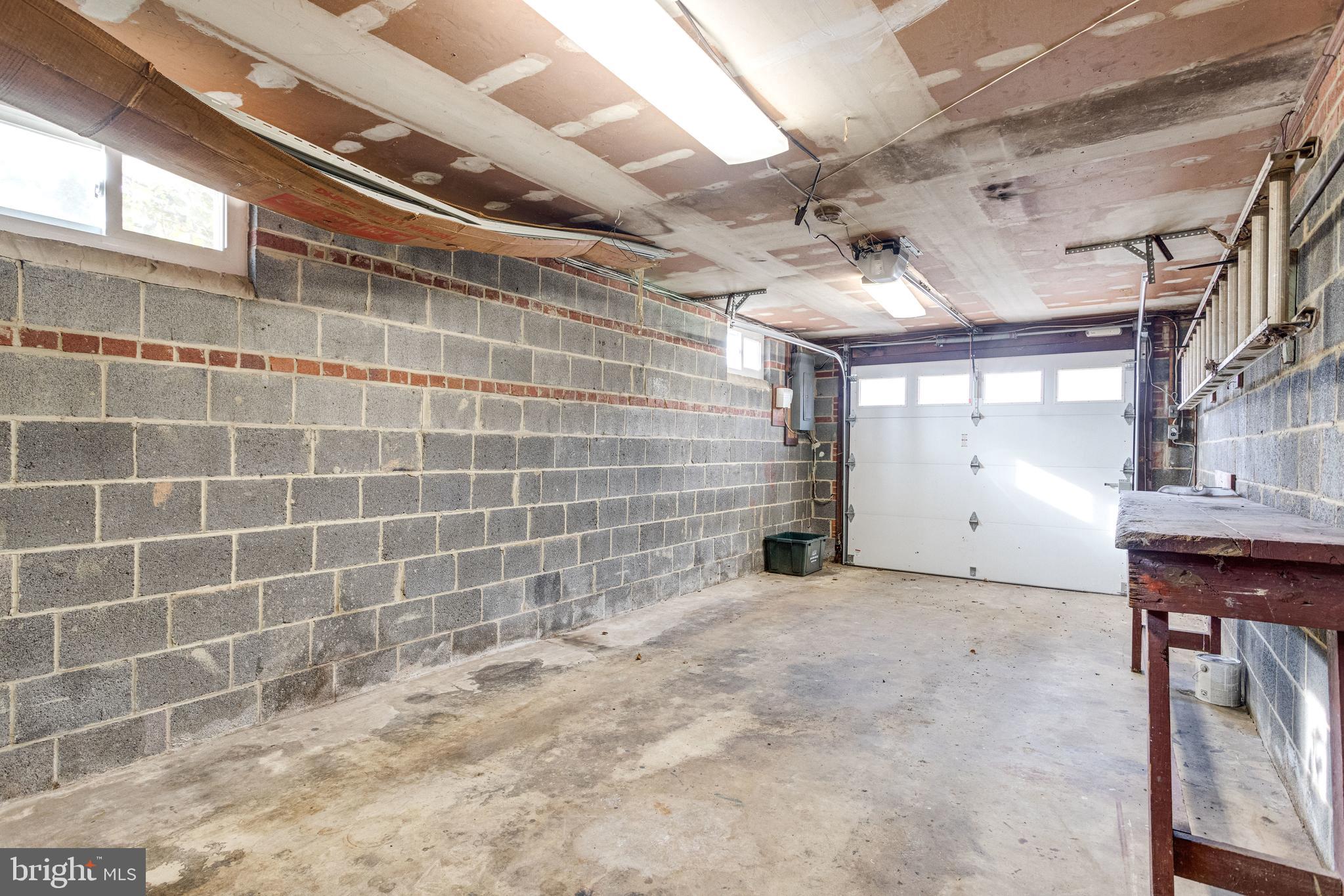 NORTH SPRINGFIELD - Residential