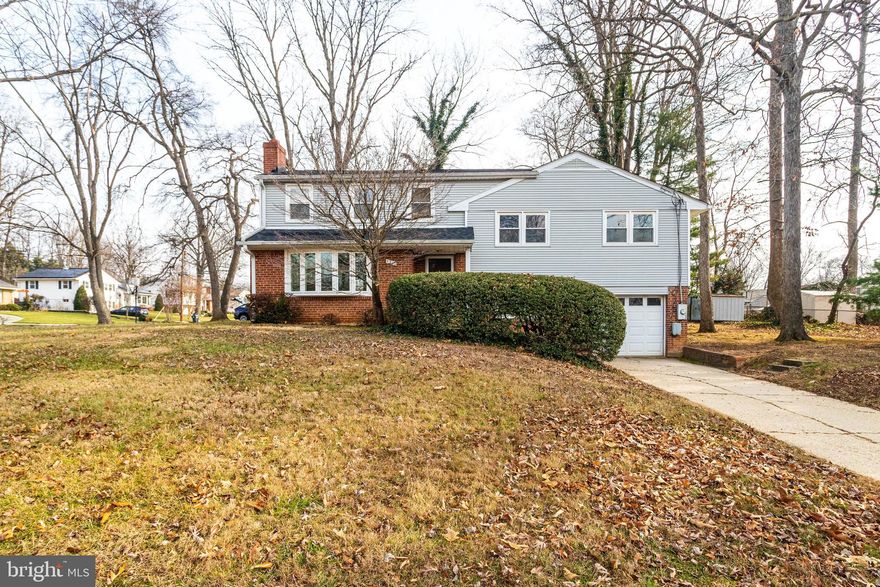 Rarely available huge corner lot in North Springfield! New roof! New HVAC! Updated windows! Solid 4-level, 4 bedroom 2 bathroom house with hardwood floors! Large family room with wood burning fireplace! Gas cooking kitchen! Huge top floor owner's suite! Finished basement rec room! Fantastic opportunity in a great location to make this home a gem! Call today for your private showing!