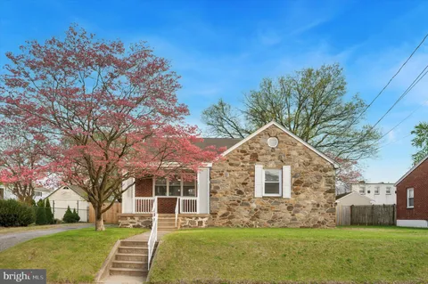 327 Seneca Street, Essington, PA MLS: PADE2088548