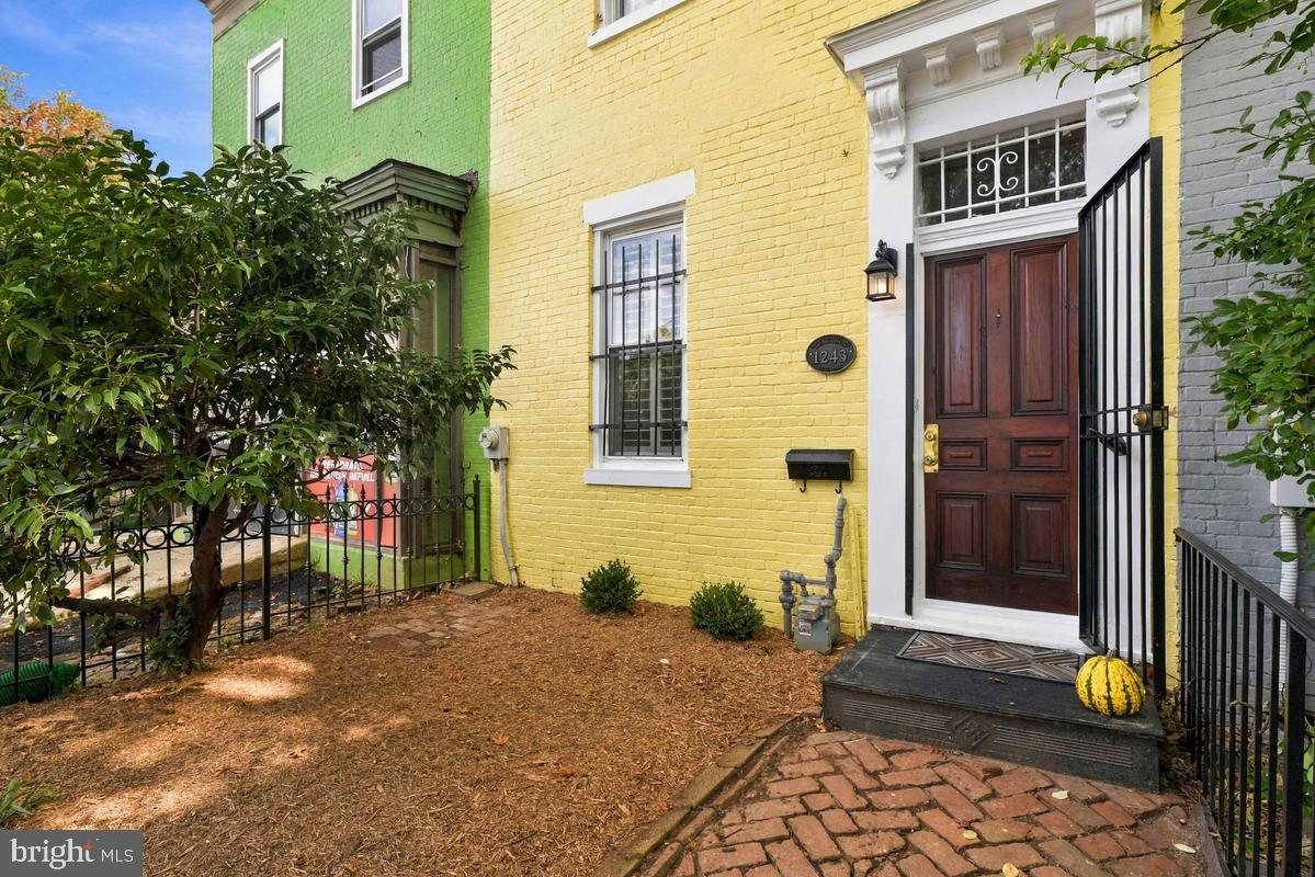 1243 5TH STREET NW