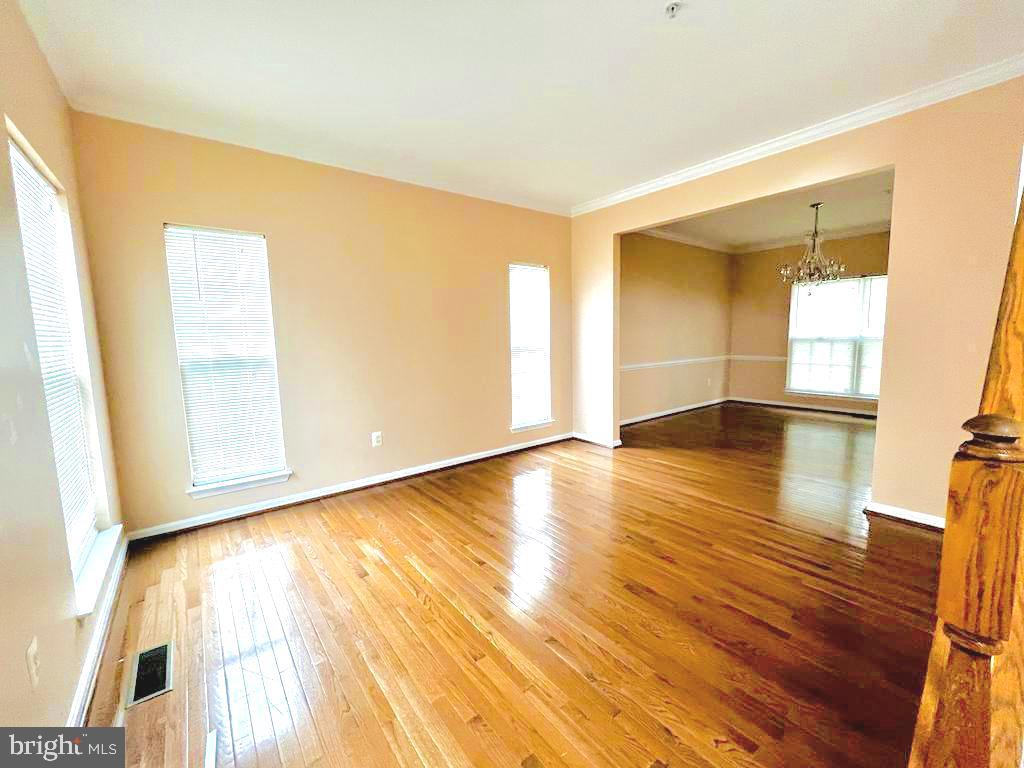 LINWOOD KNOLLS - Residential