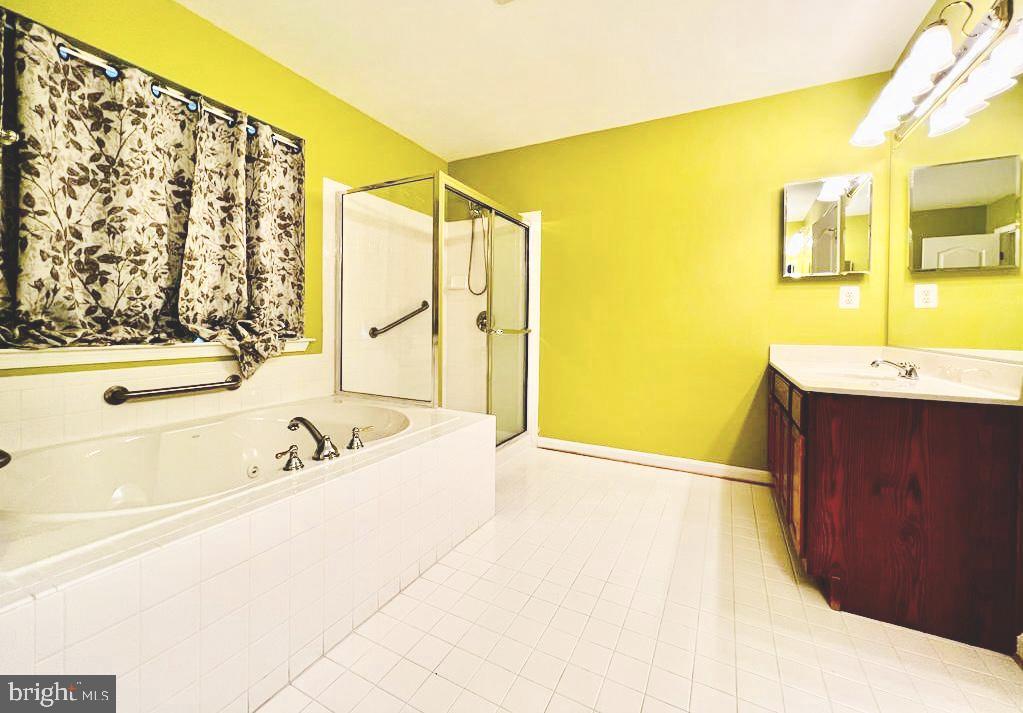 LINWOOD KNOLLS - Residential