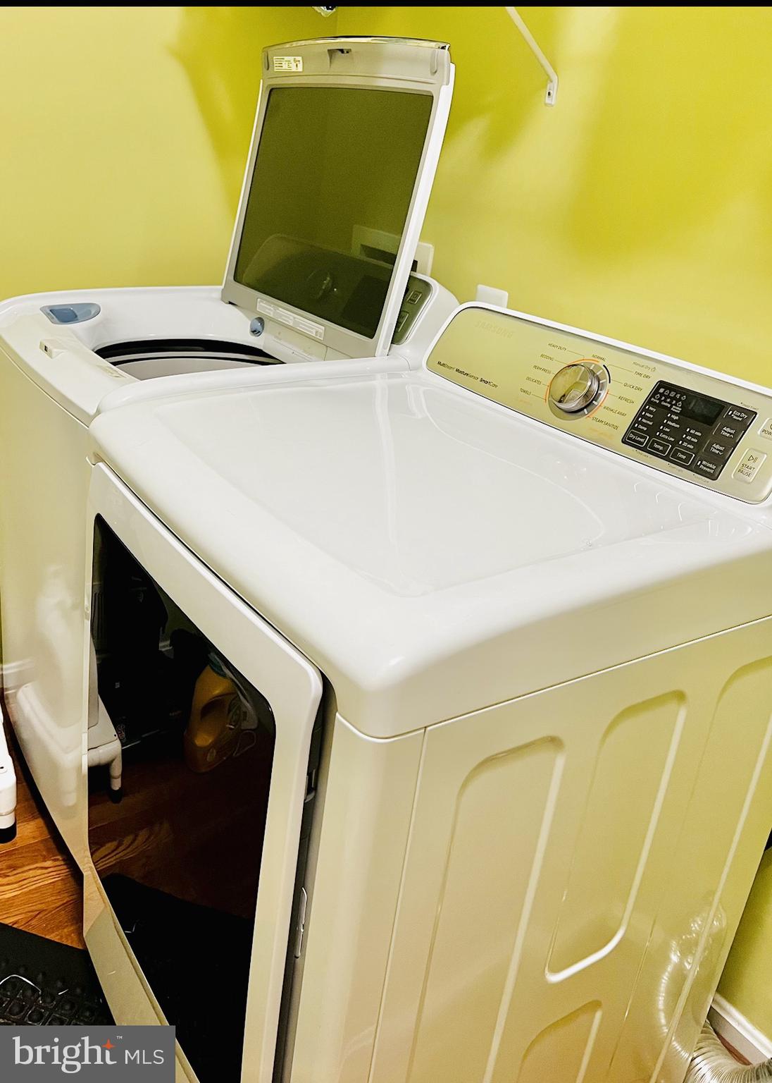 LINWOOD KNOLLS - Residential