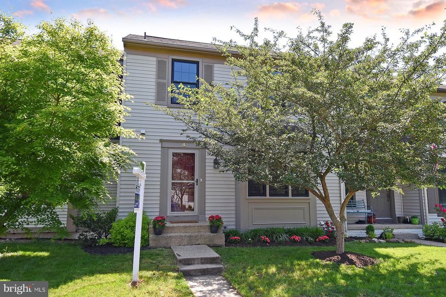 Beautiful townhouse offers tip to toe upgrades with everything you are looking for: kitchen with granite countertops &stainless steel appliances, hardwood floors, large rec room, deck & walk out lower level. 2018 : added full bath,upgraded kitchen with granite& more, upgraded baths, new stairway carpet. Recent: replacement windows and doors, total rec room renovation.