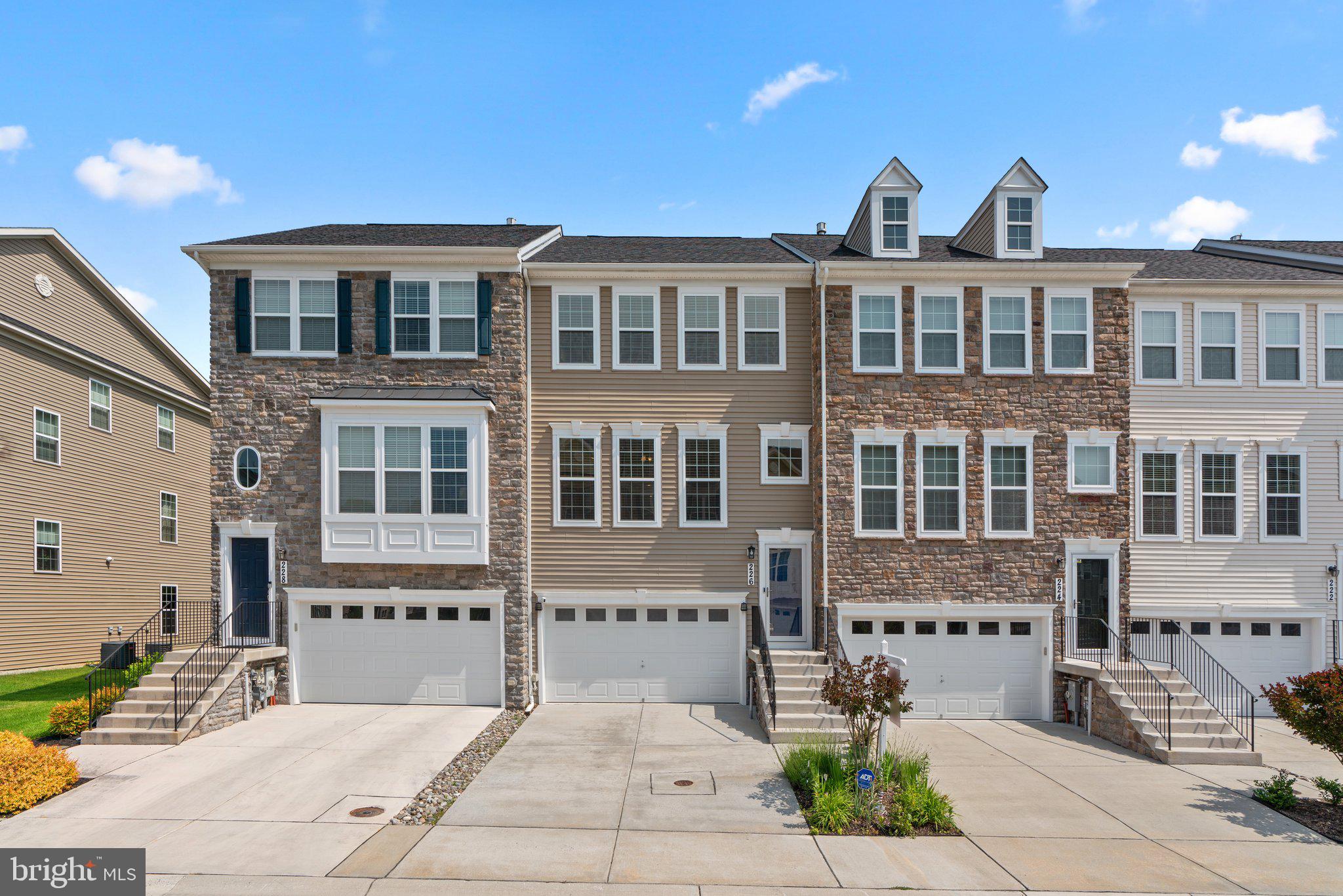 VILLAGGIO ENCLAVE - Residential