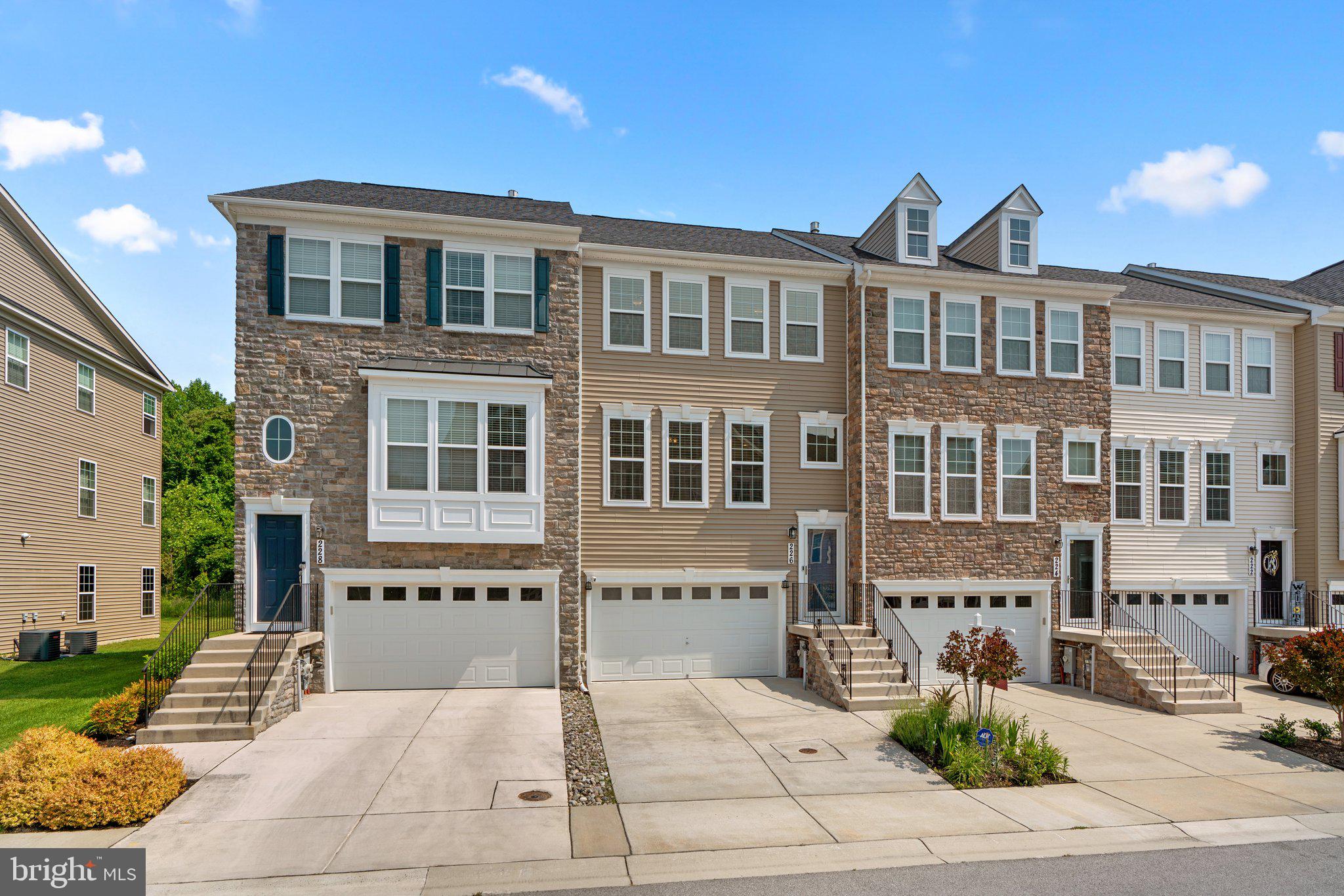 VILLAGGIO ENCLAVE - Residential