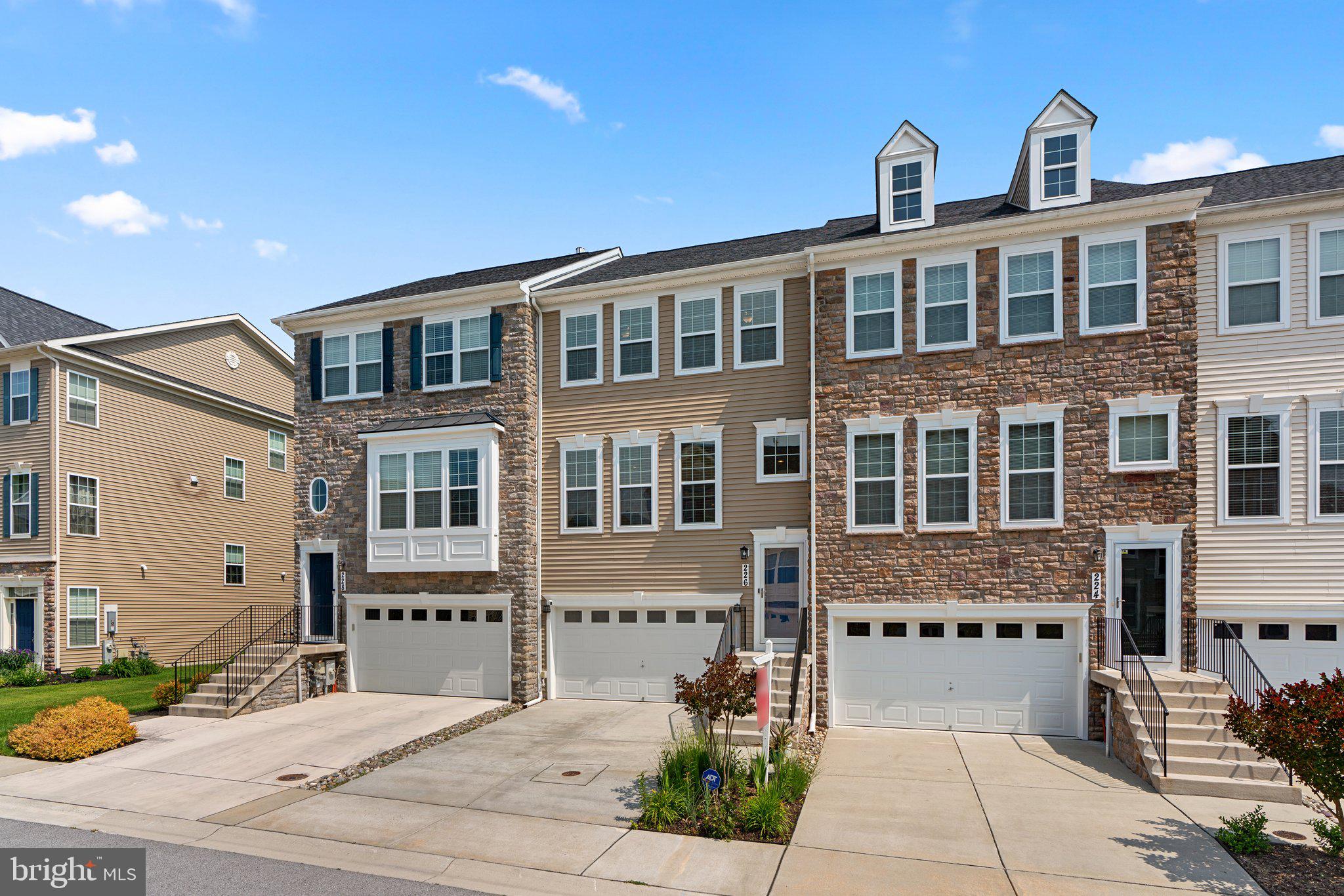 VILLAGGIO ENCLAVE - Residential