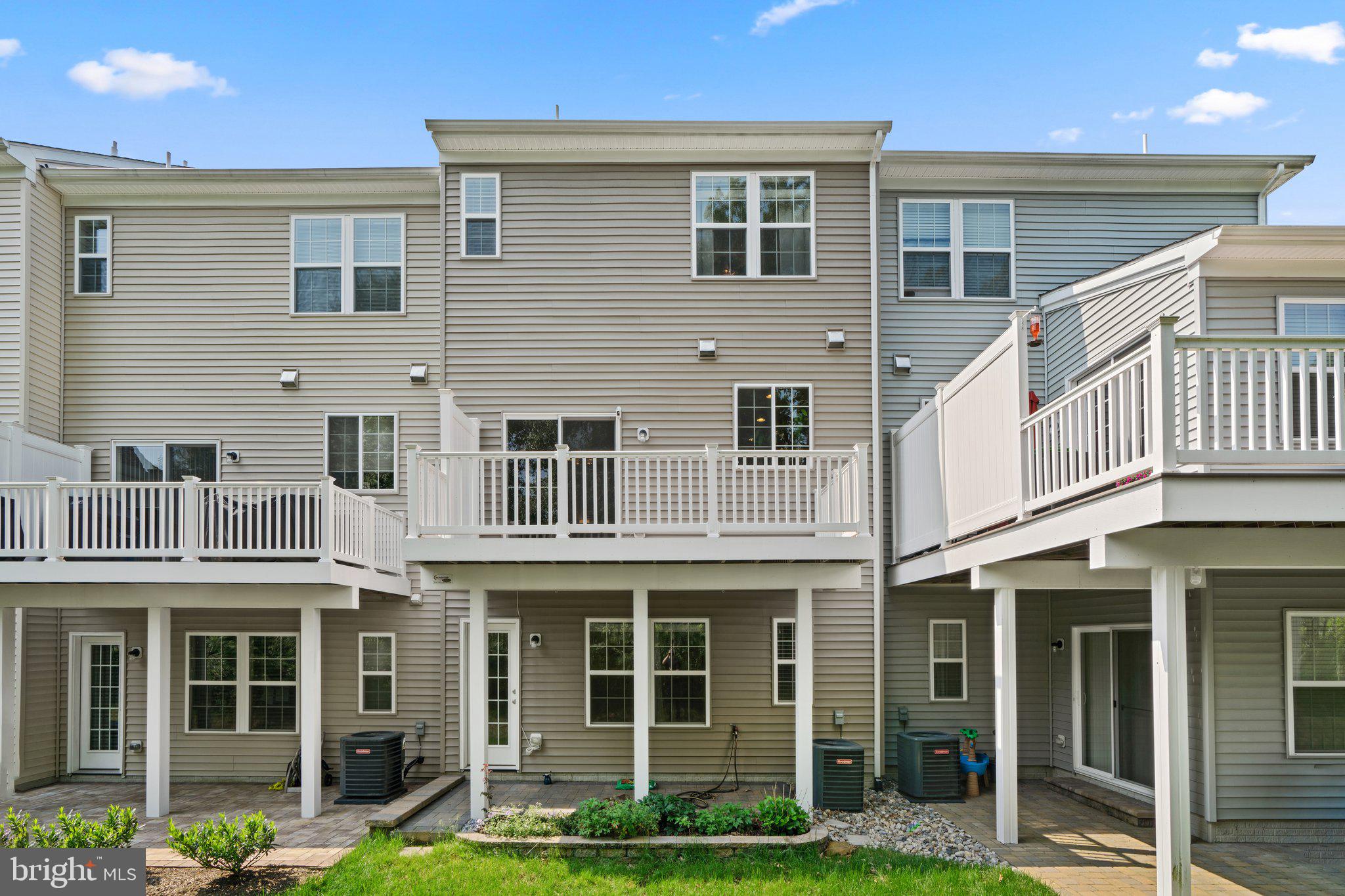 VILLAGGIO ENCLAVE - Residential