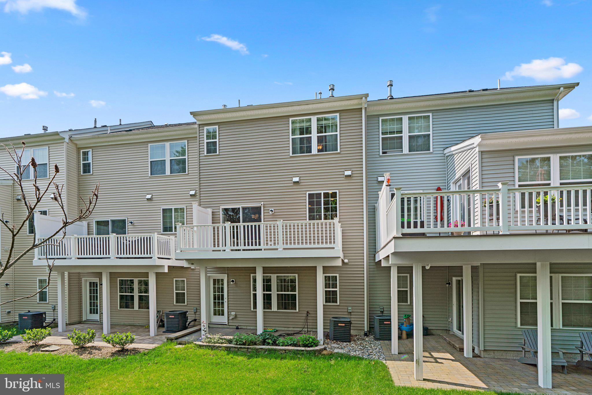 VILLAGGIO ENCLAVE - Residential