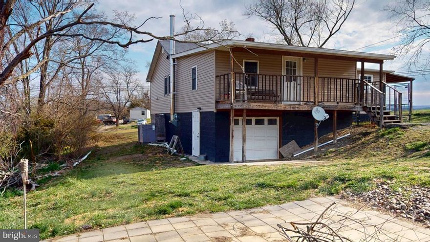 Great starter home on a little over an acre featuring 3 bedrooms, an eat in kitchen, large family room and living room all on one floor.  Perfect location situated between Romney  and Keyser and a short drive to Moorefield or Petersburg.  Plenty of space for a garden,  roasting marshmallows over a bonfire or just sitting on the porch with the beautiful mountain views.