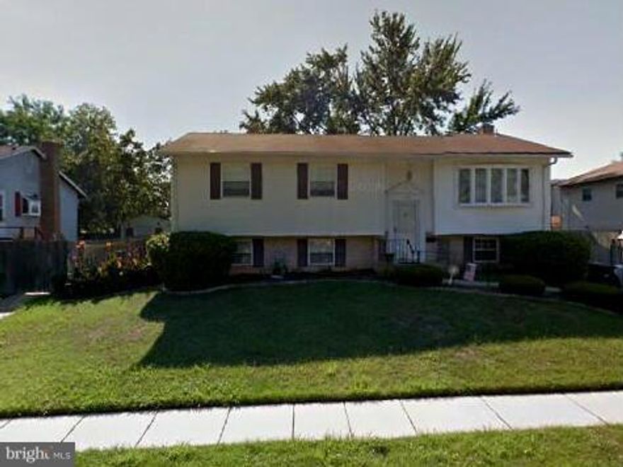 Cozy Private Basement Apartment available, Move-in Ready, Washer and Dryer in the unit. Very Spacious, Great Location!