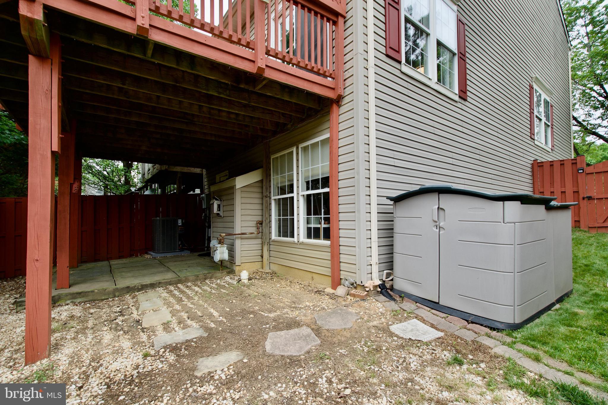 ISLAND CREEK - Residential