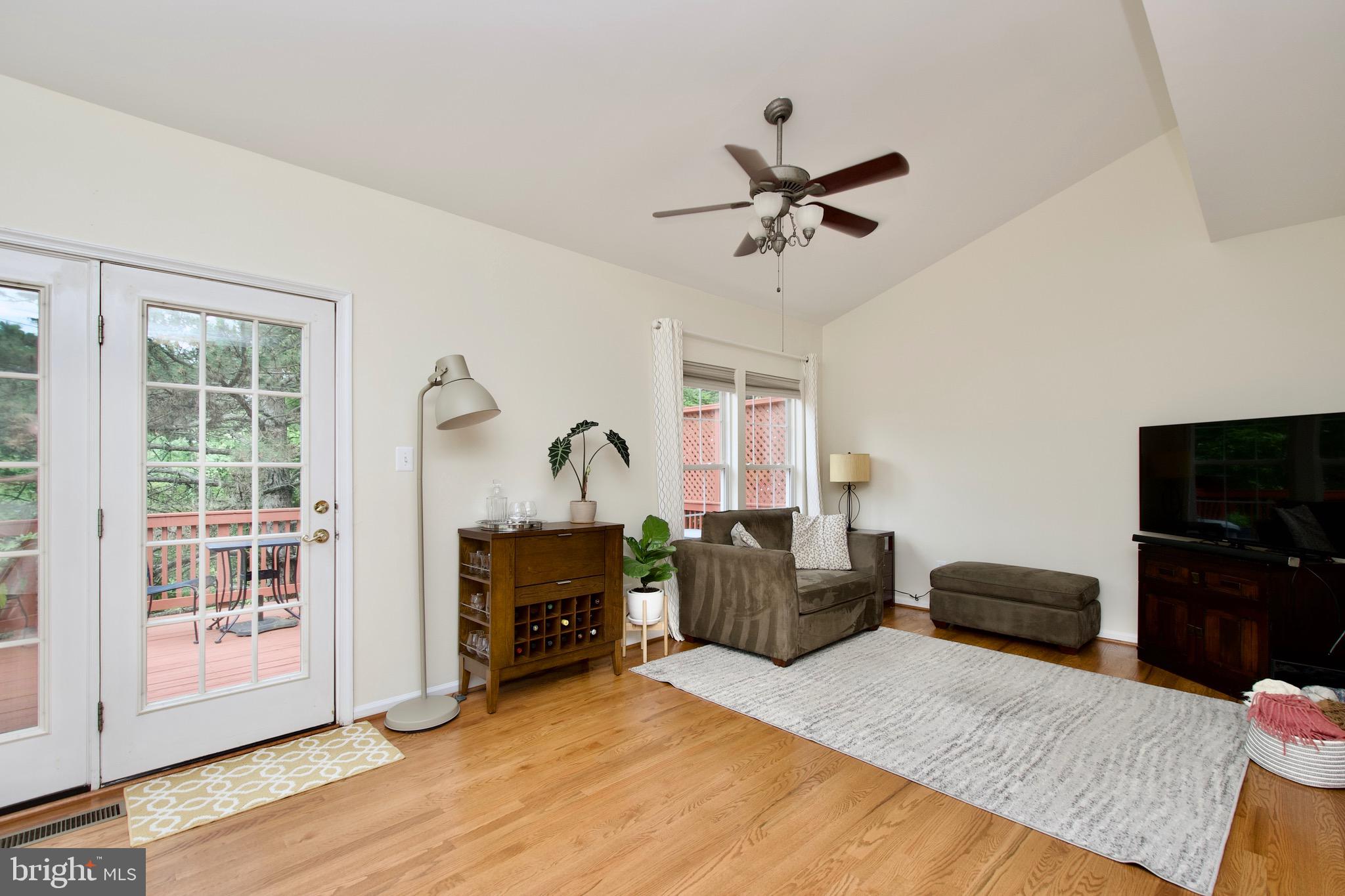 ISLAND CREEK - Residential