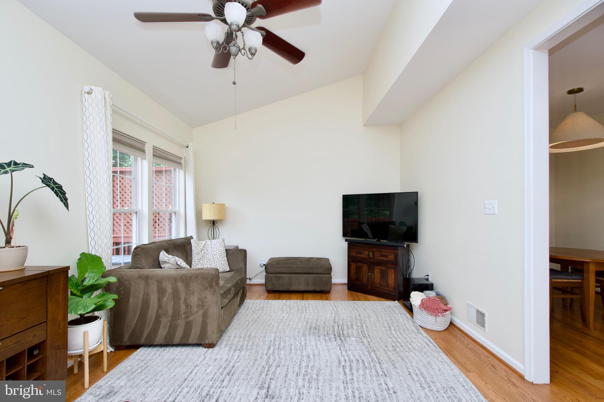 ISLAND CREEK - Residential