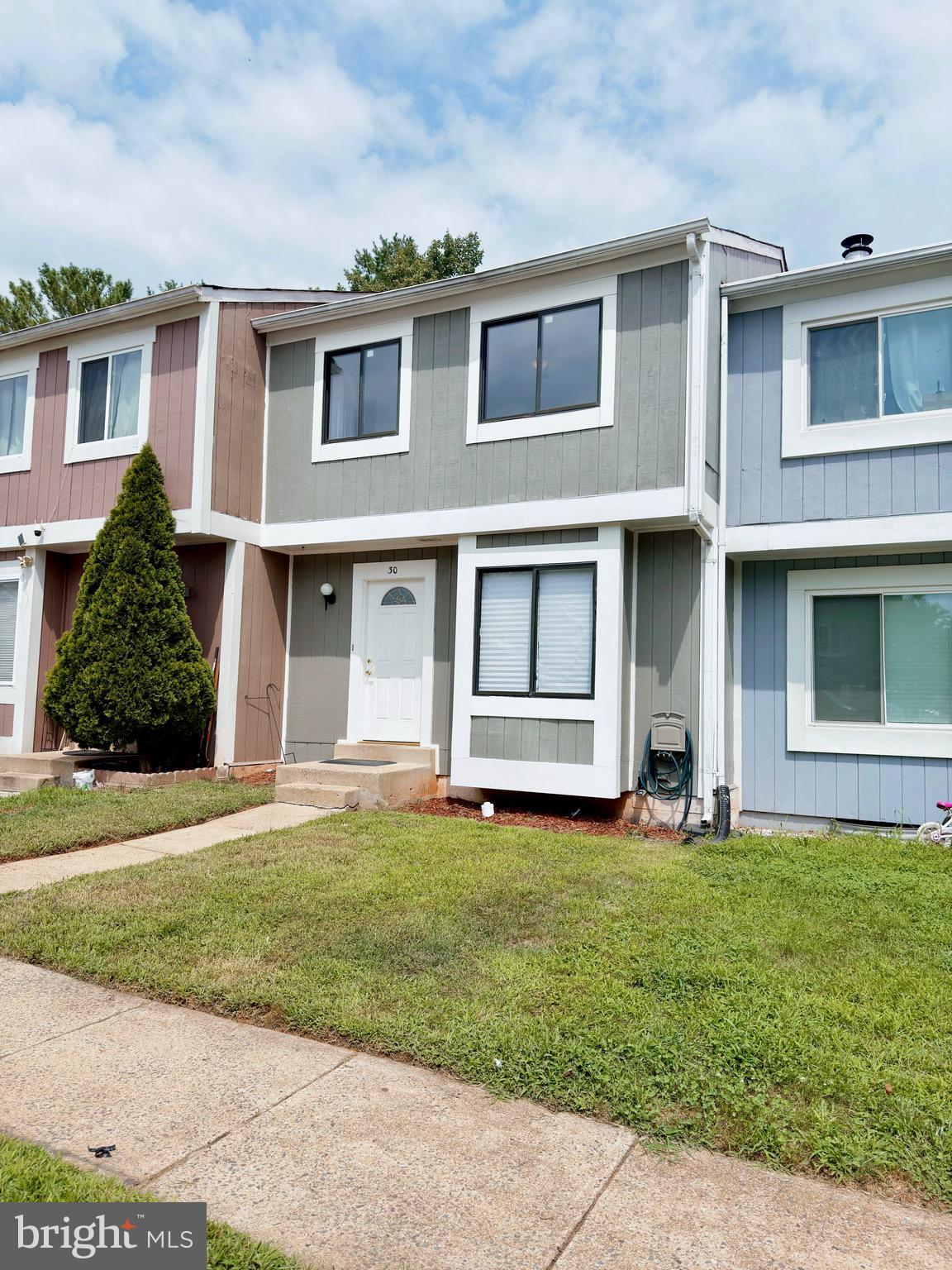 30 SUGARLAND SQUARE COURT