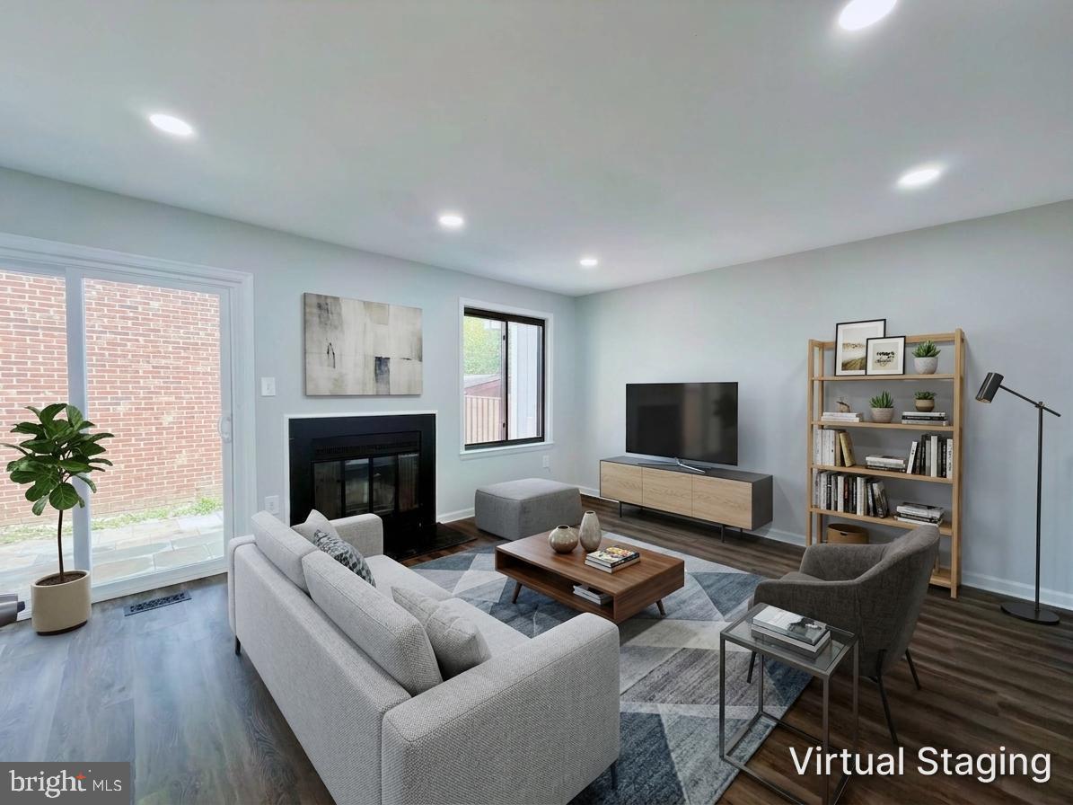 30 SUGARLAND SQUARE COURT