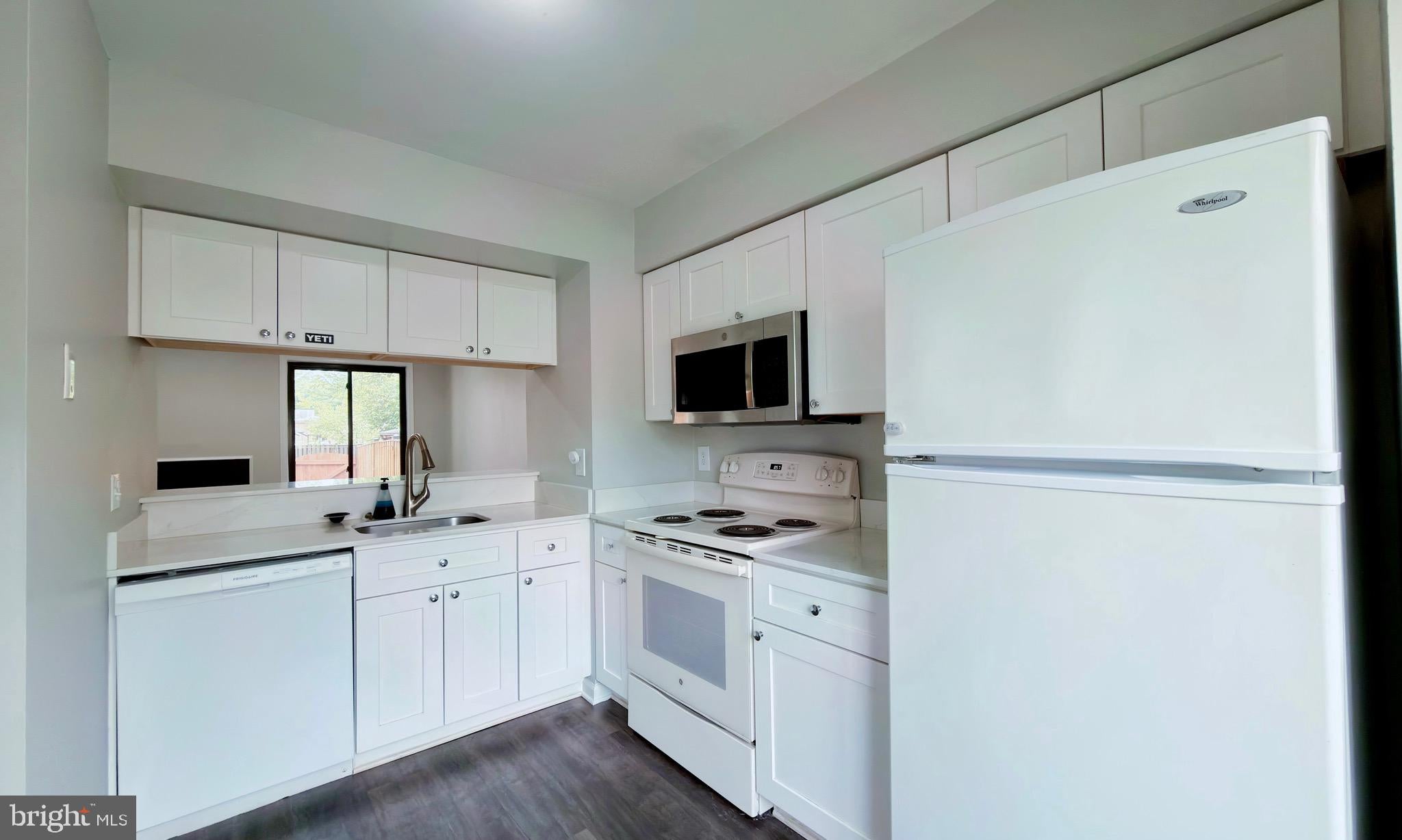 30 SUGARLAND SQUARE COURT