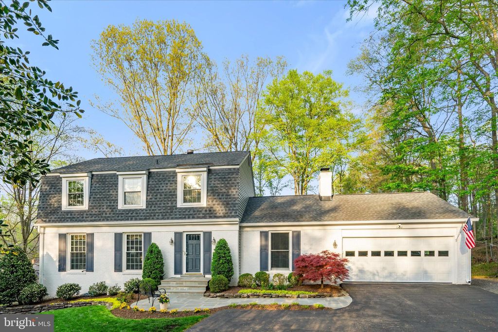 Photo of 4949 Sabra Lane, ANNANDALE, VA 22003 (MLS # VAFX2306752)