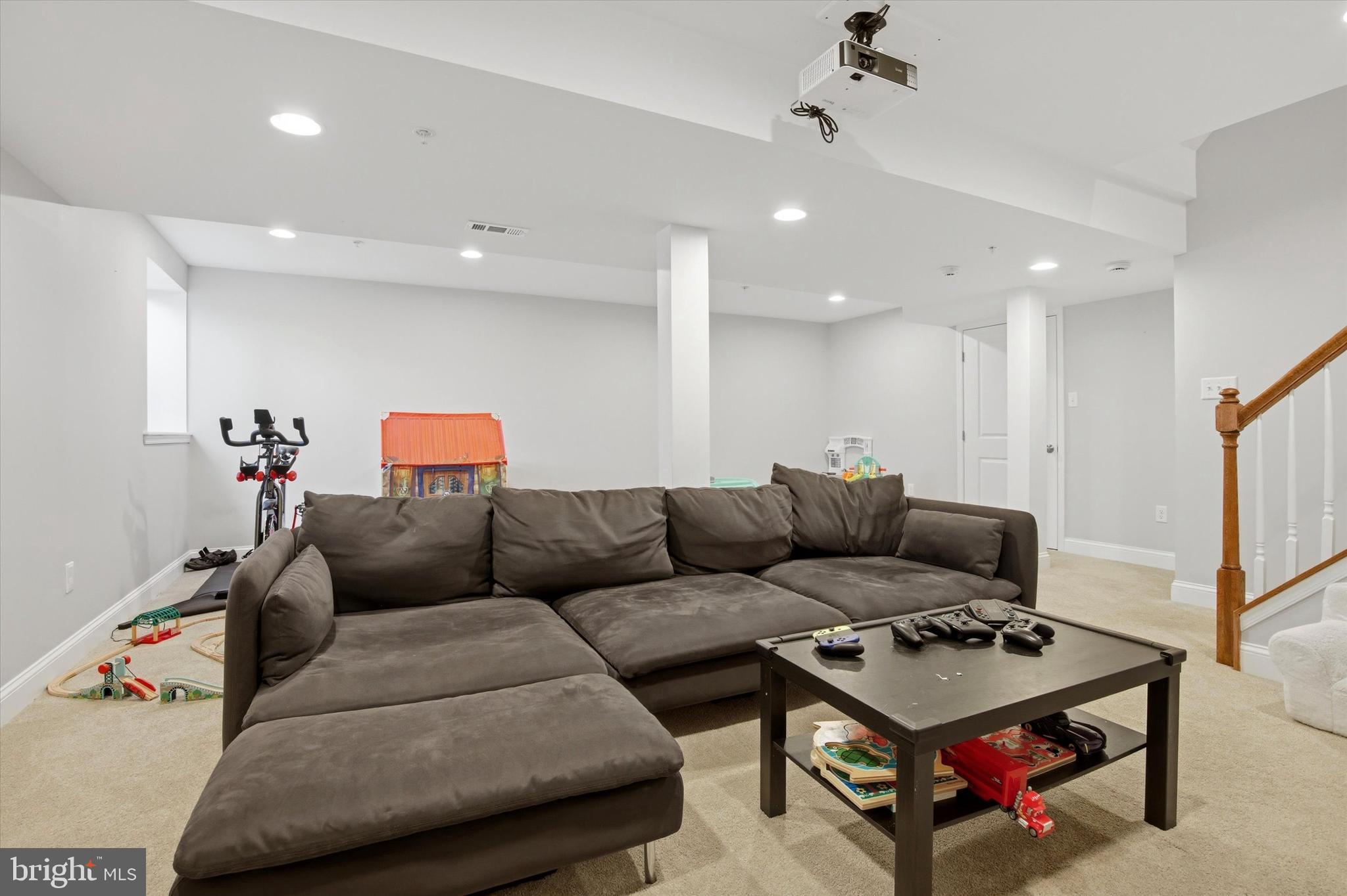 MAINLAND SQUARE - Residential