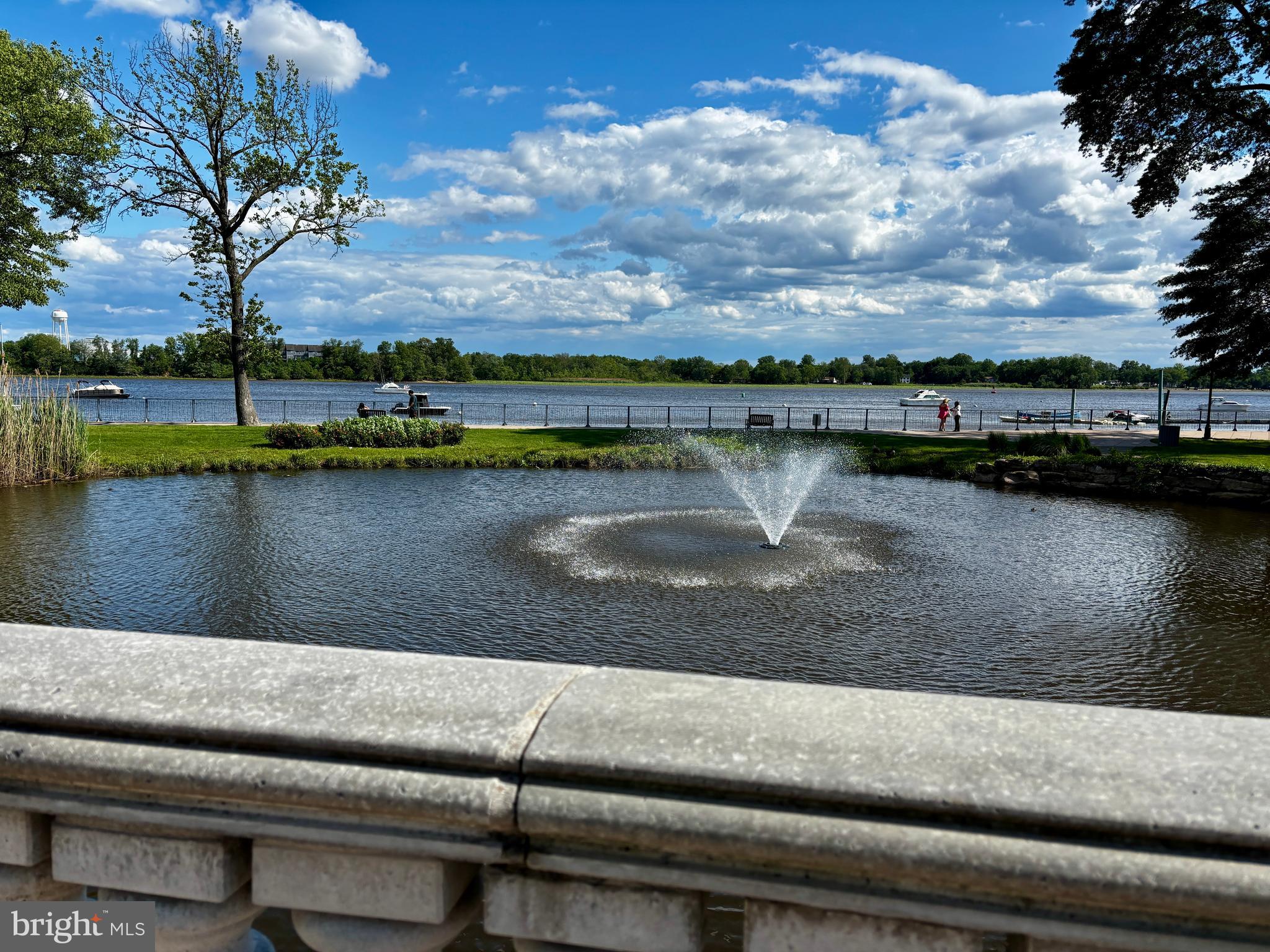 WATERSIDE - Residential