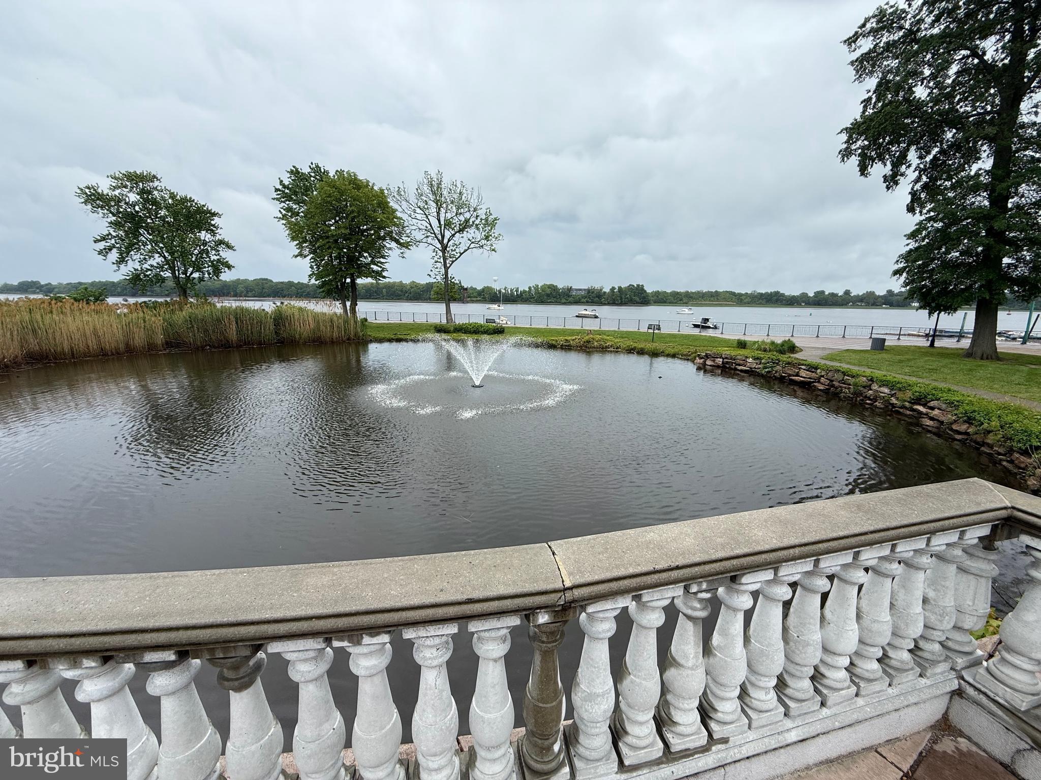 WATERSIDE - Residential