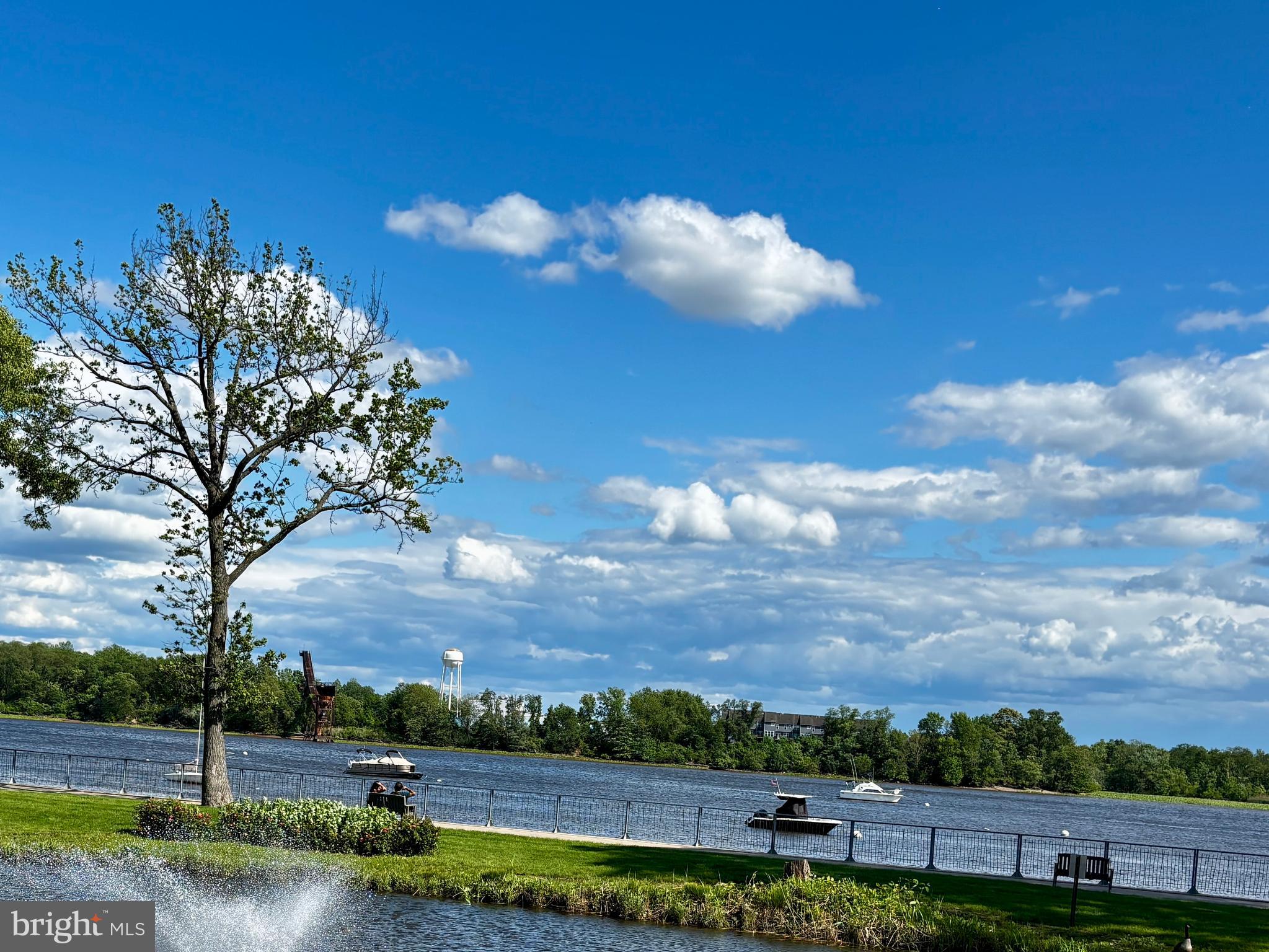 WATERSIDE - Residential